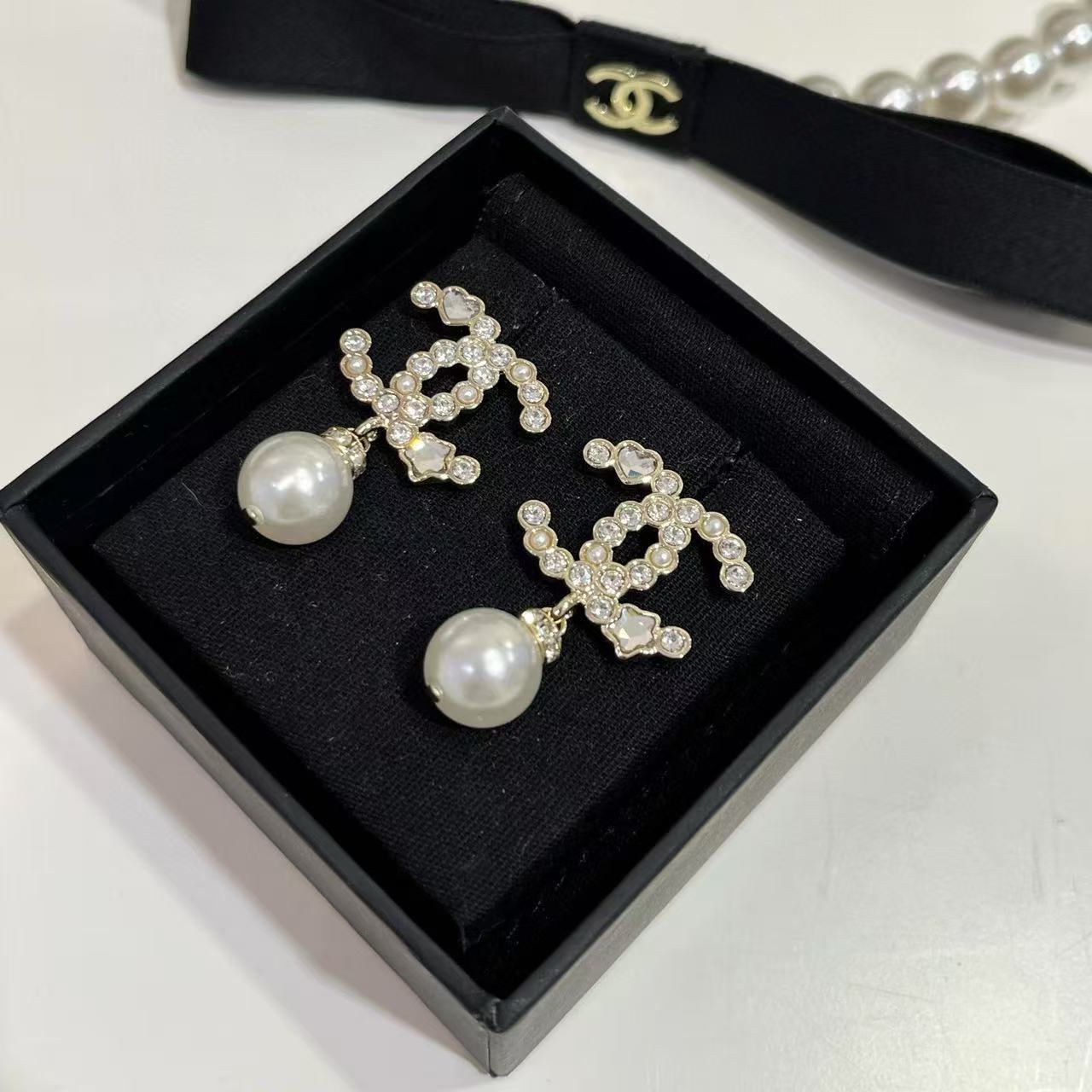 CHANE1 ダブル C パール スタッド ピアス【 50％割引+送料無料】