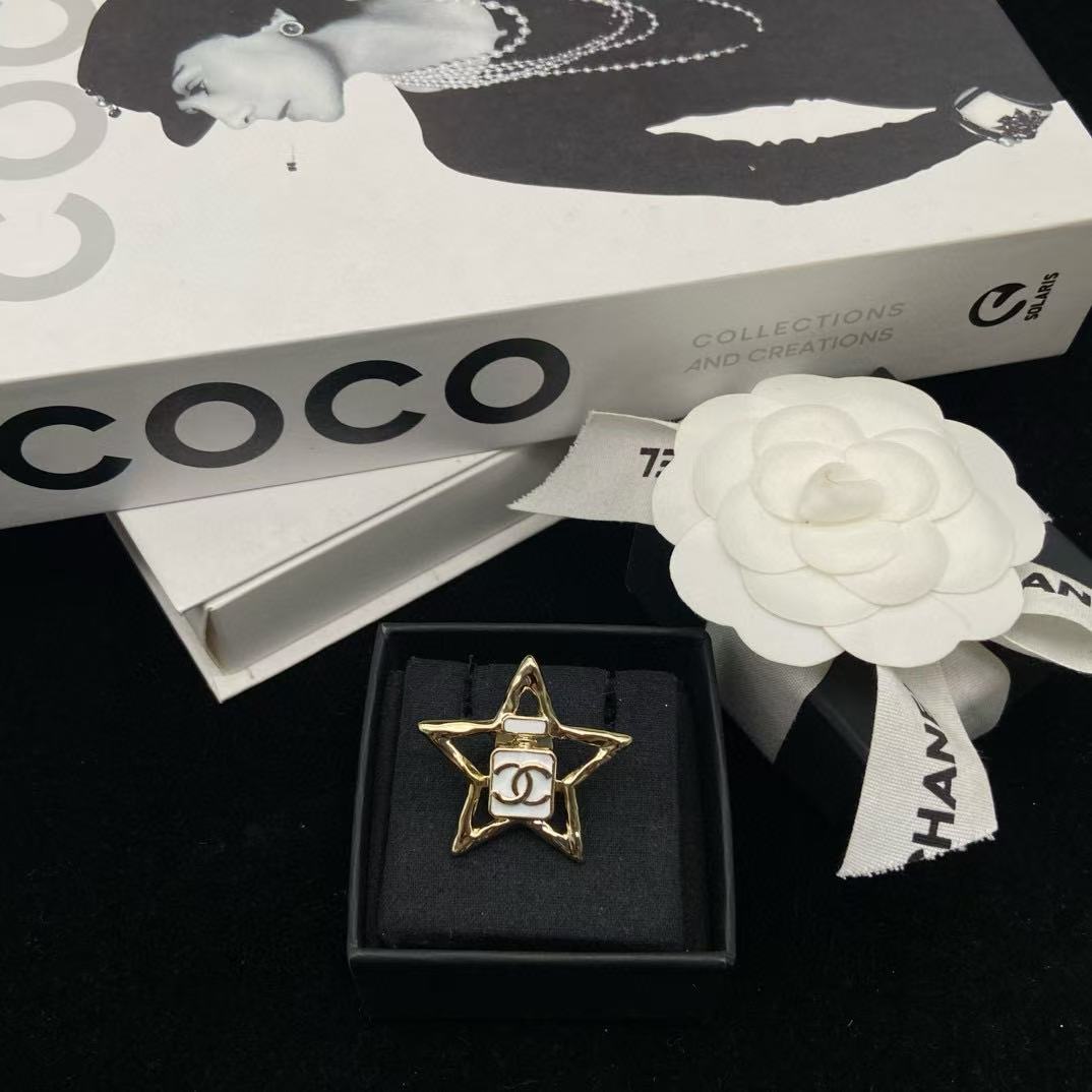 CHANE1 五芒星ダブルCブローチ【 50％割引+送料無料】