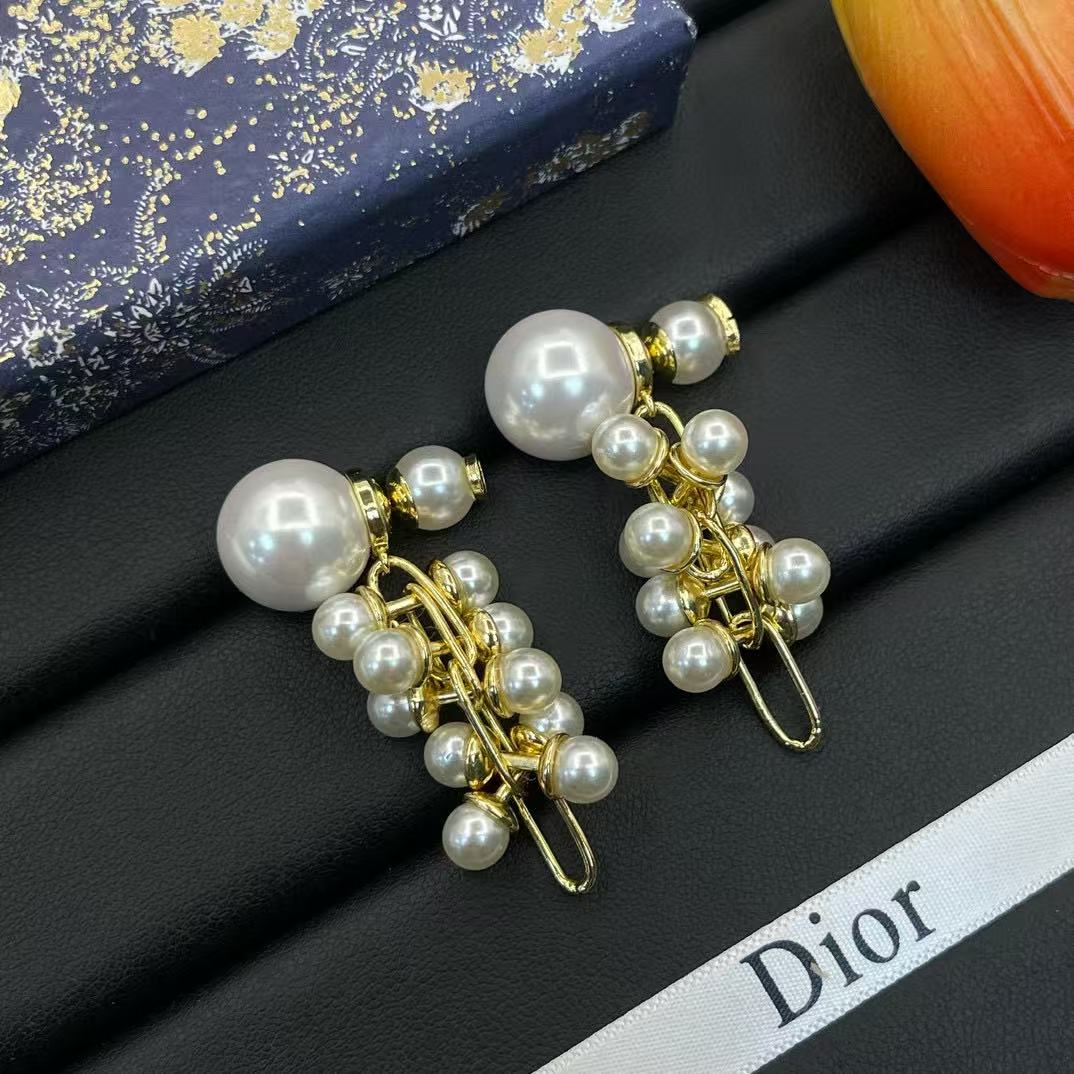 DI0R パールイヤリング【 50％割引+送料無料】