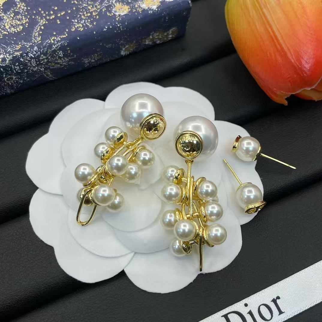 DI0R パールイヤリング【 50％割引+送料無料】