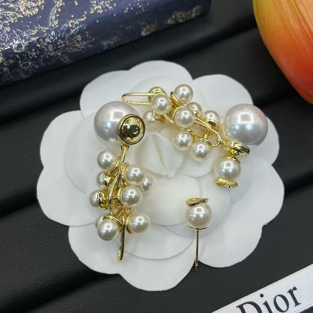 DI0R パールイヤリング【 50％割引+送料無料】