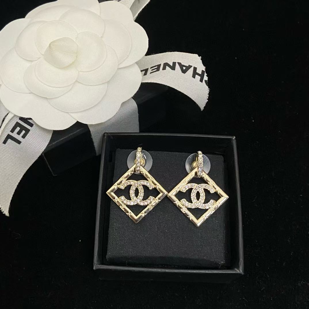 CHANE1 スクエア ダイヤモンド ダブル C スタッド イヤリング【 50％割引+送料無料】