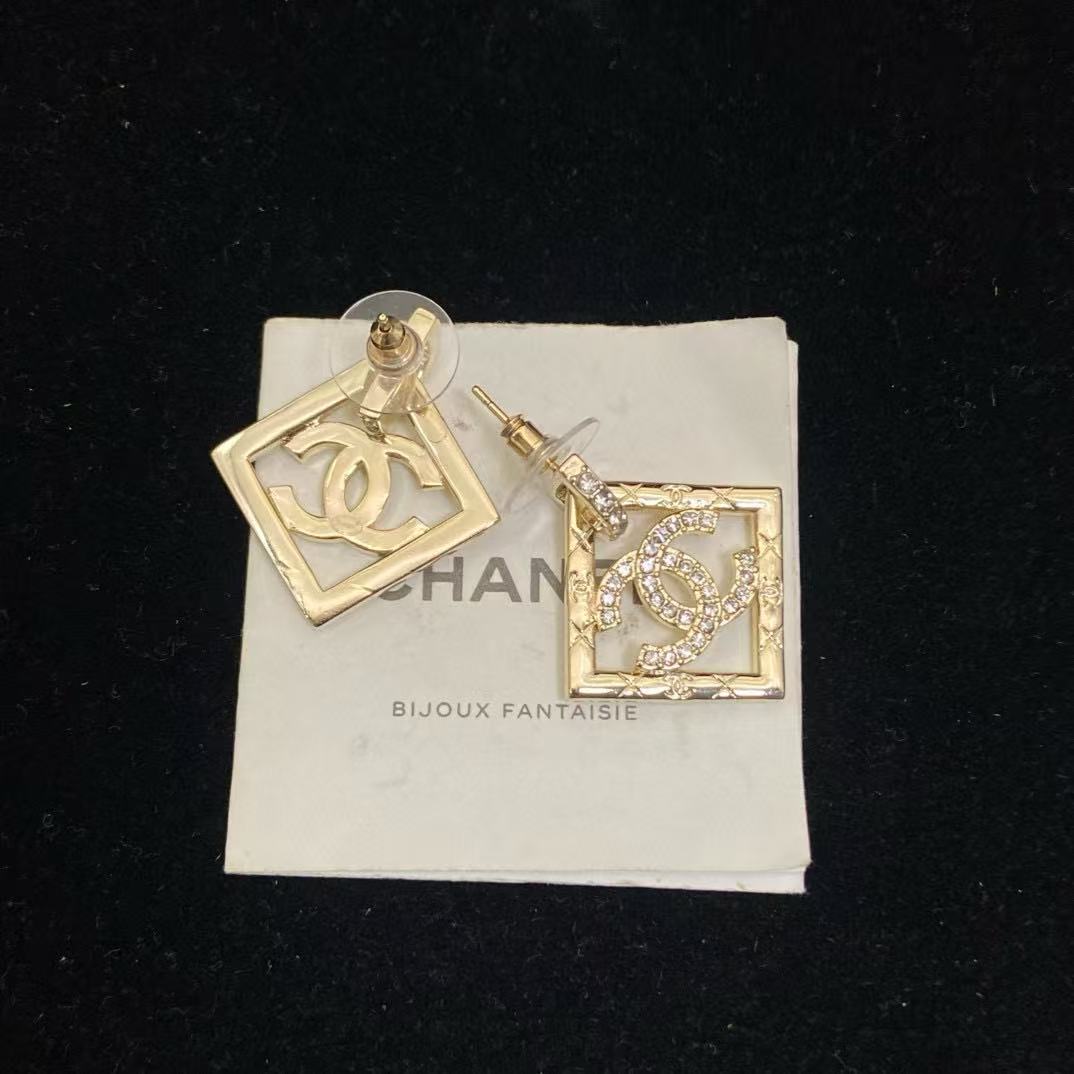 CHANE1 スクエア ダイヤモンド ダブル C スタッド イヤリング【 50％割引+送料無料】