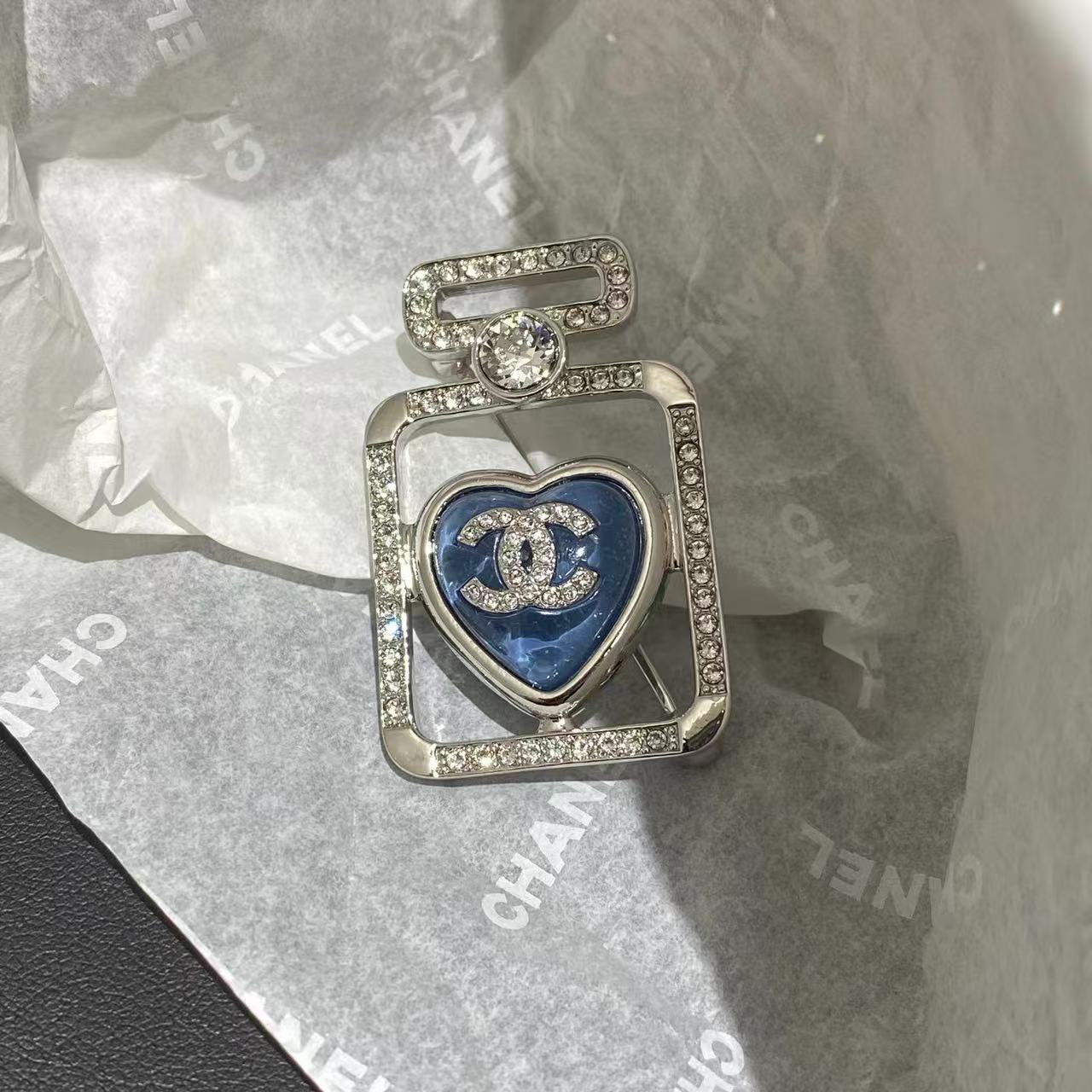 CHANE1 香水瓶 ハートブローチ【 50％割引+送料無料】