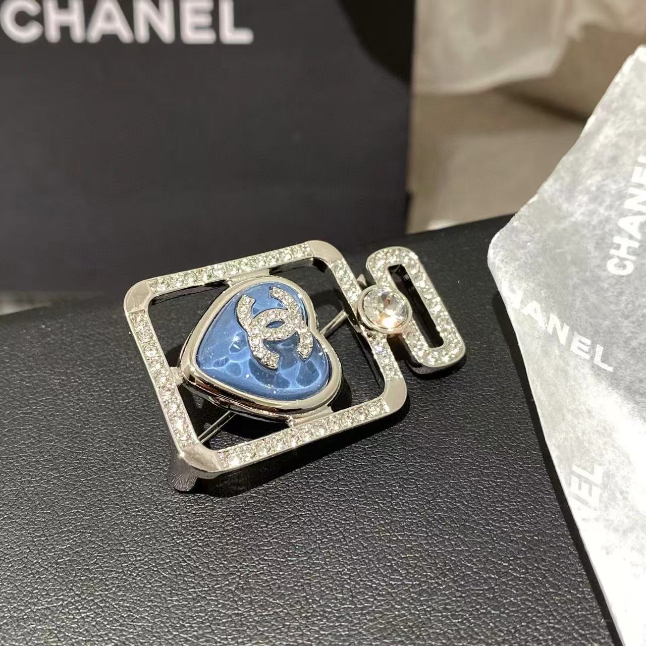 CHANE1 香水瓶 ハートブローチ【 50％割引+送料無料】