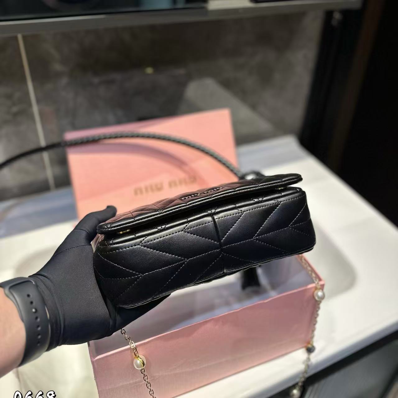 M1UM1U パールチェーン クロスボディバッグ【 50％割引+送料無料】