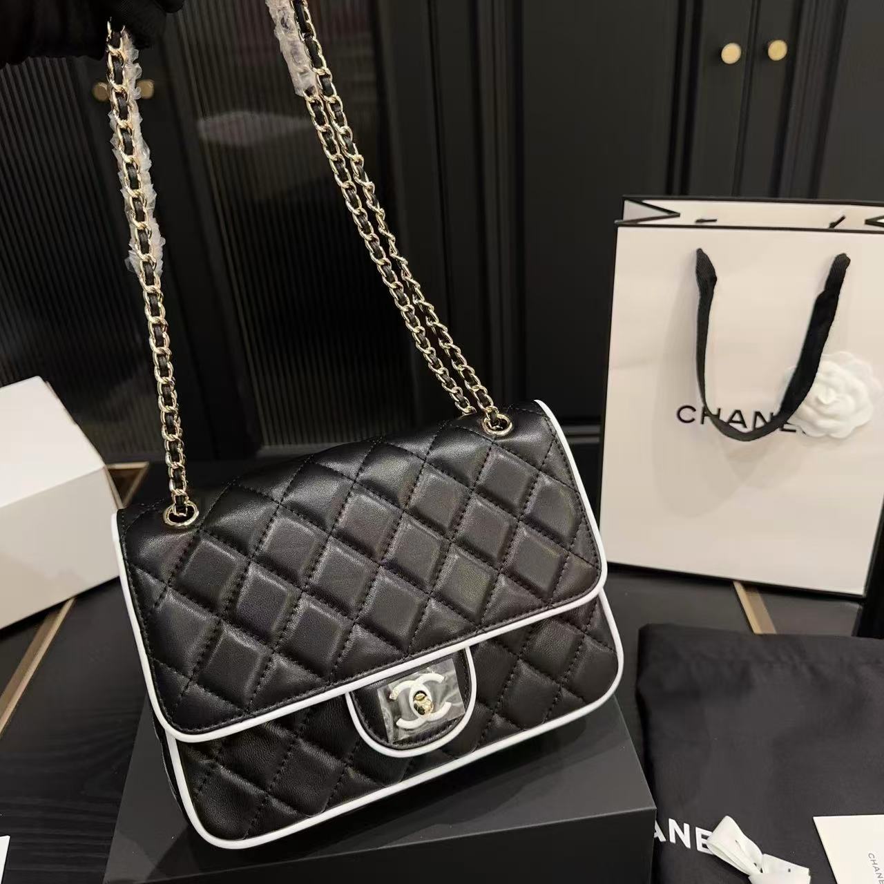 CHANE1CF チェーンフラップバッグ【 50％割引+送料無料】