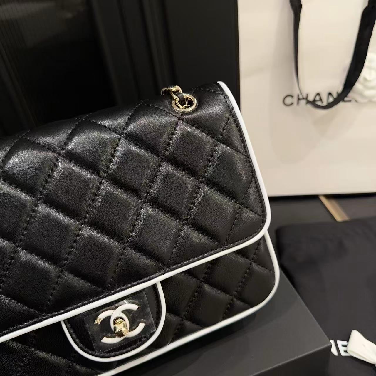 CHANE1CF チェーンフラップバッグ【 50％割引+送料無料】