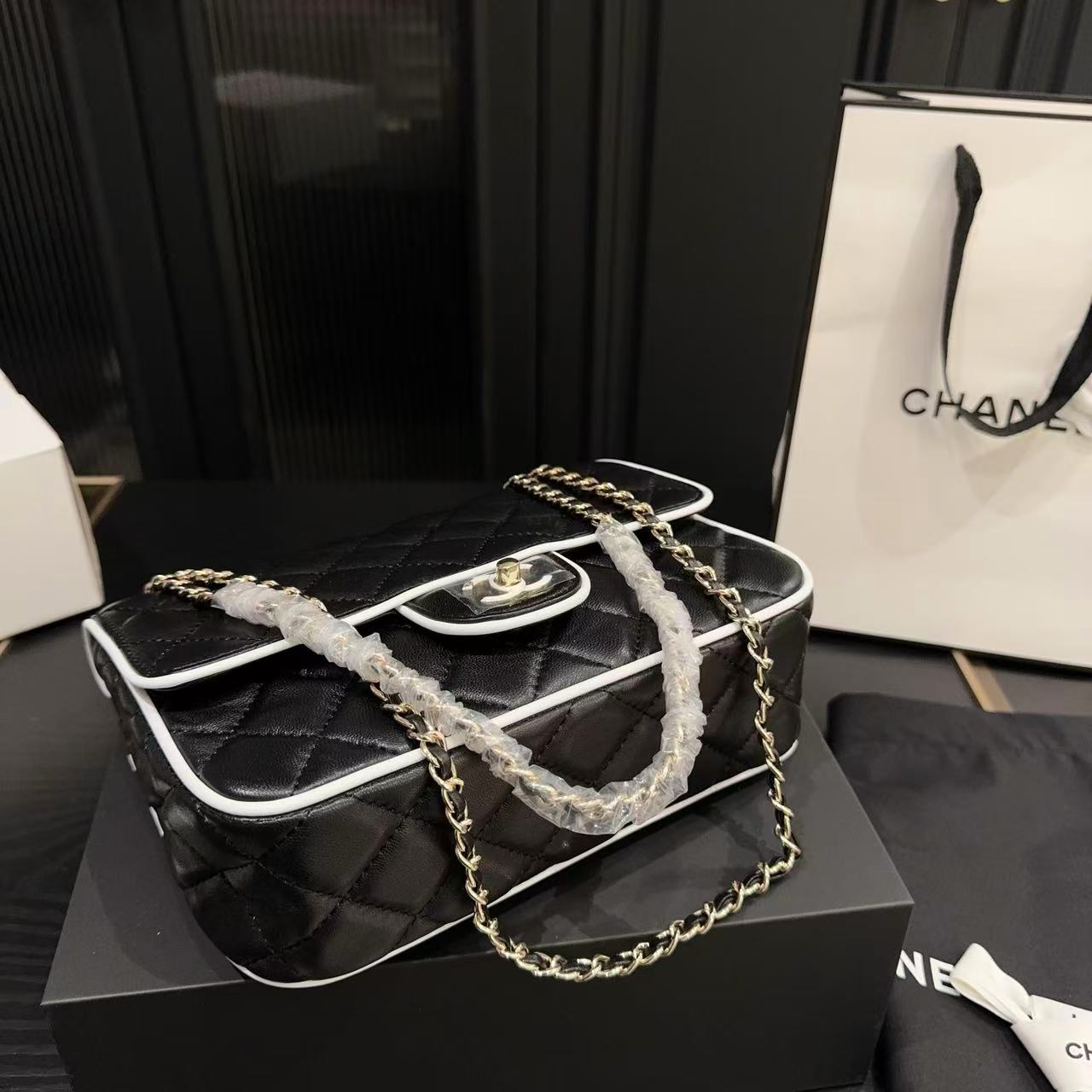 CHANE1CF チェーンフラップバッグ【 50％割引+送料無料】