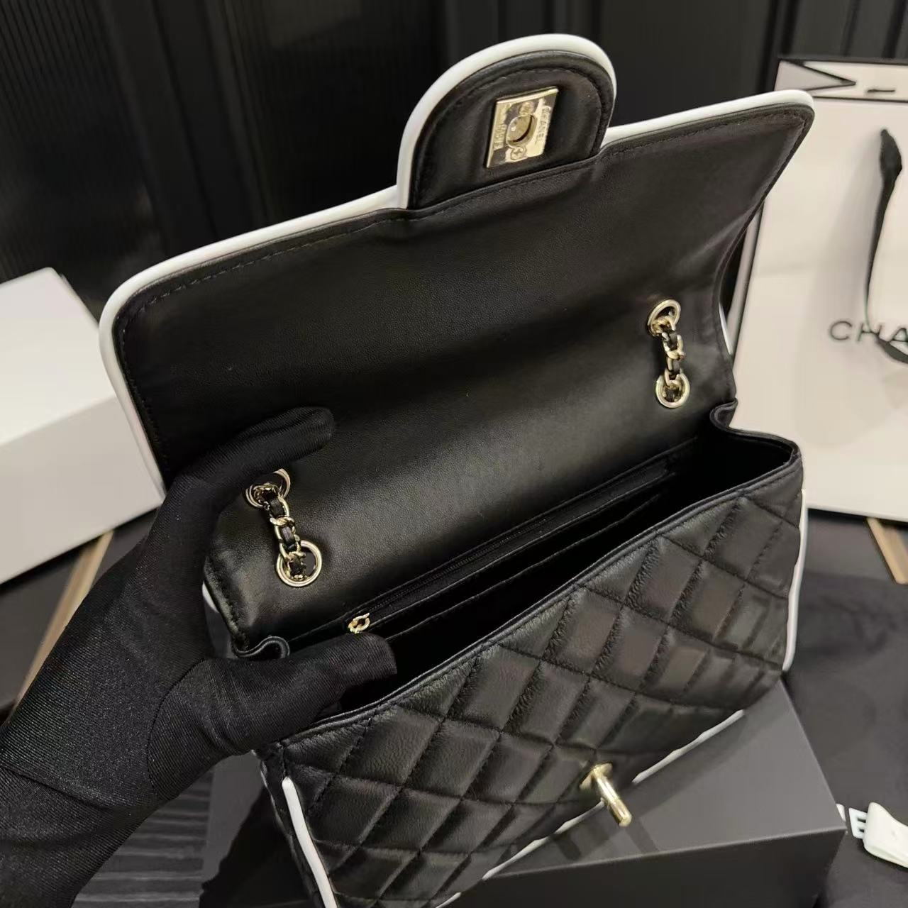 CHANE1CF チェーンフラップバッグ【 50％割引+送料無料】