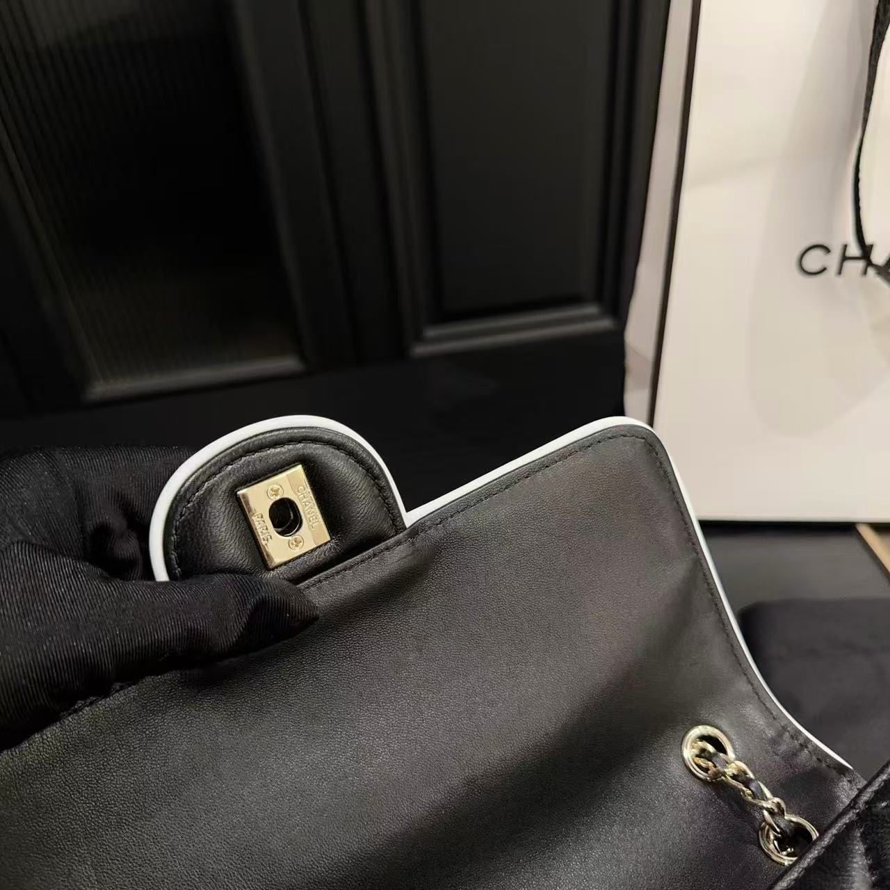 CHANE1CF チェーンフラップバッグ【 50％割引+送料無料】