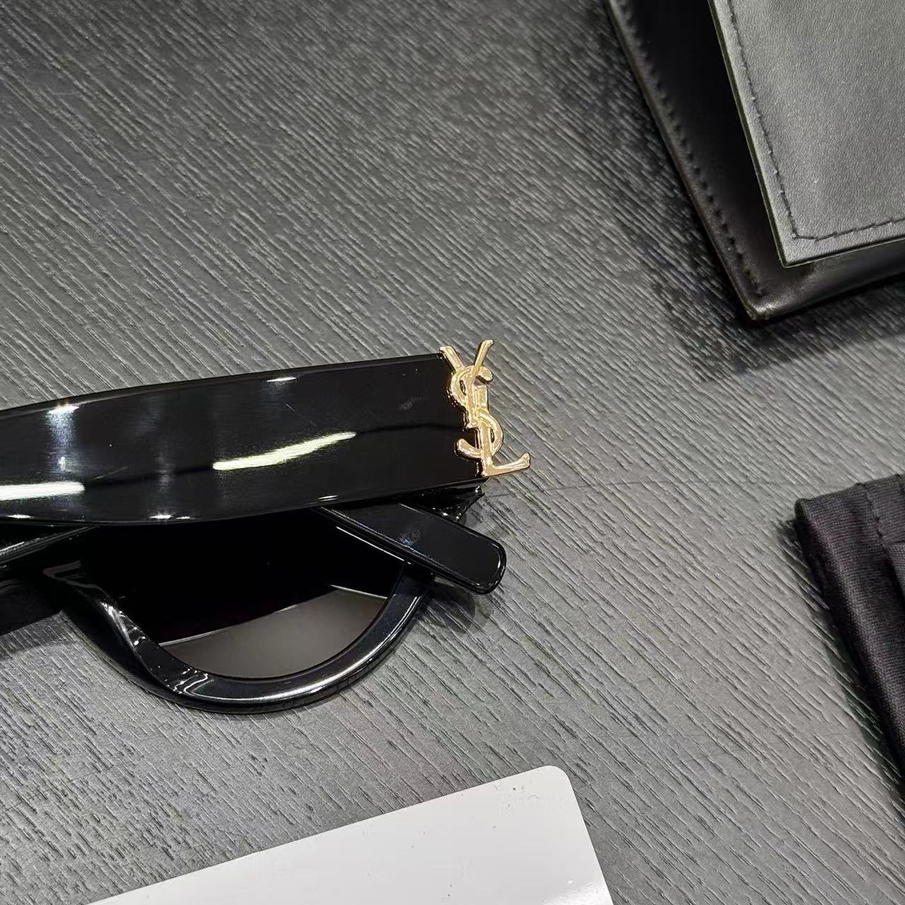 YSLサングラス【 50％割引+送料無料】
