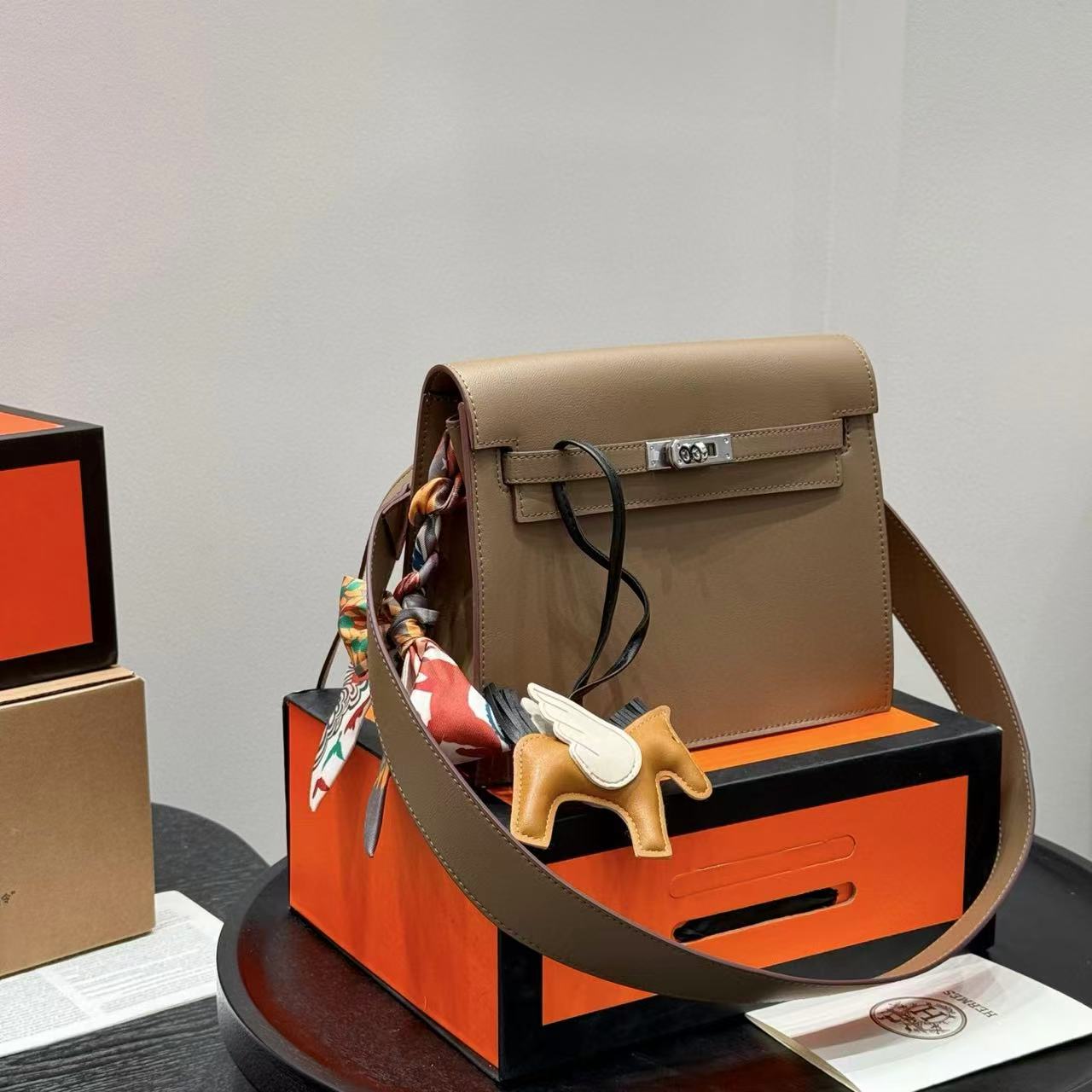 HERME5 kelly danceショルダーバッグ【 50％割引+送料無料】