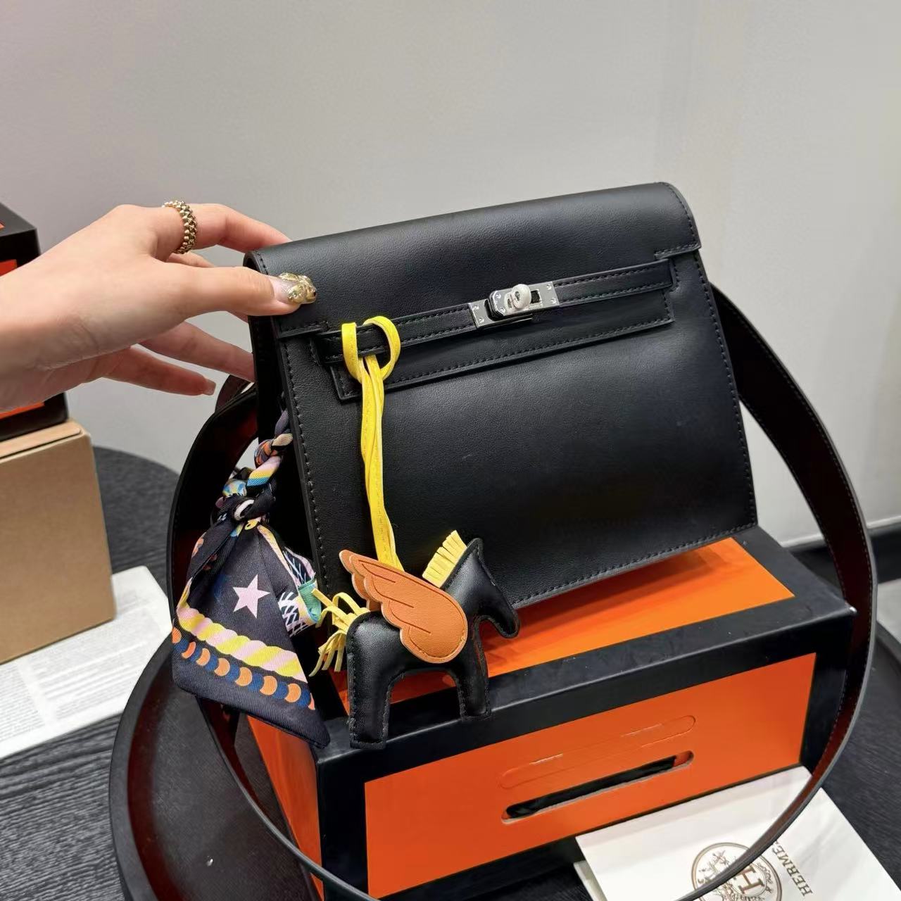 HERME5 kelly danceショルダーバッグ【 50％割引+送料無料】