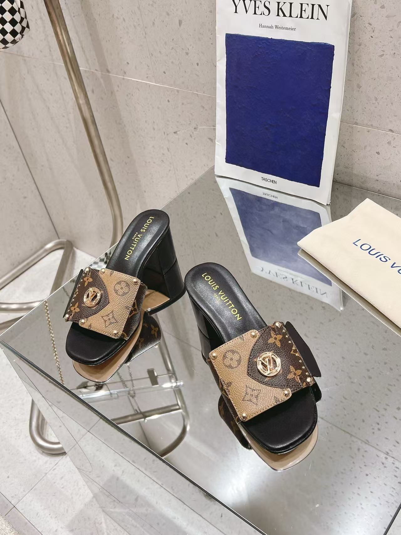 LVの高品質レザーハイヒール【50％割引+送料無料】