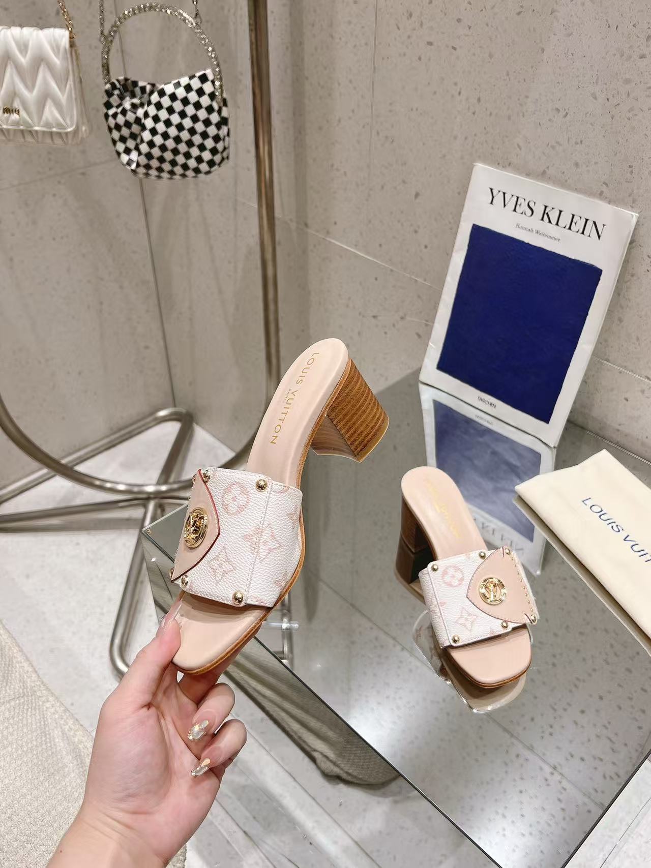 LVの高品質レザーハイヒール【50％割引+送料無料】