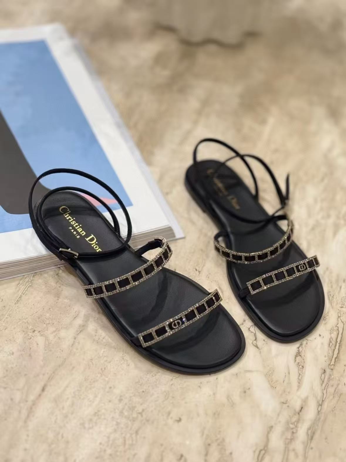 DI0R 高品質クリスタルダイヤモンドサンダル【50％割引+送料無料】