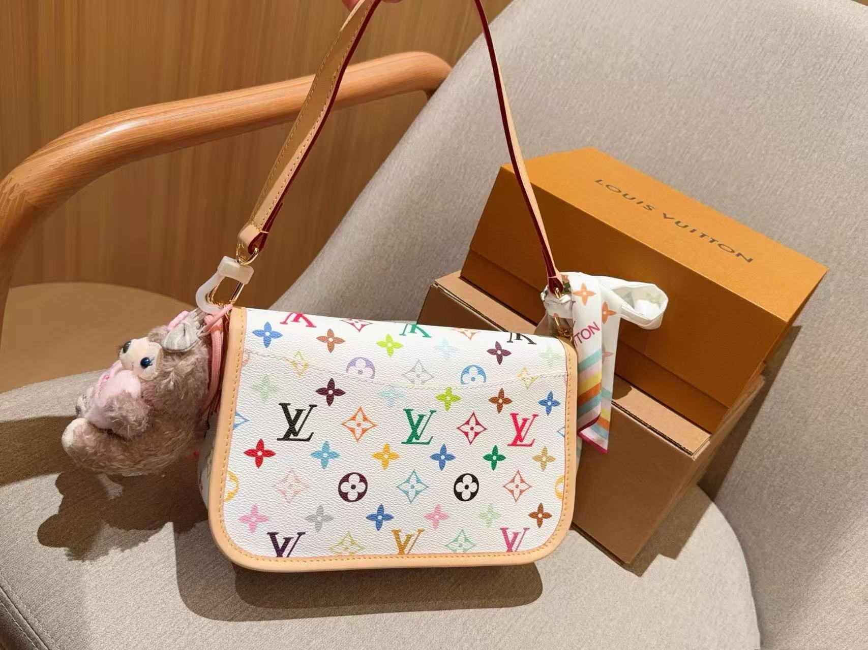 LVシルクスカーフプリントのアンダーアームバッグ【 50％割引+送料無料】