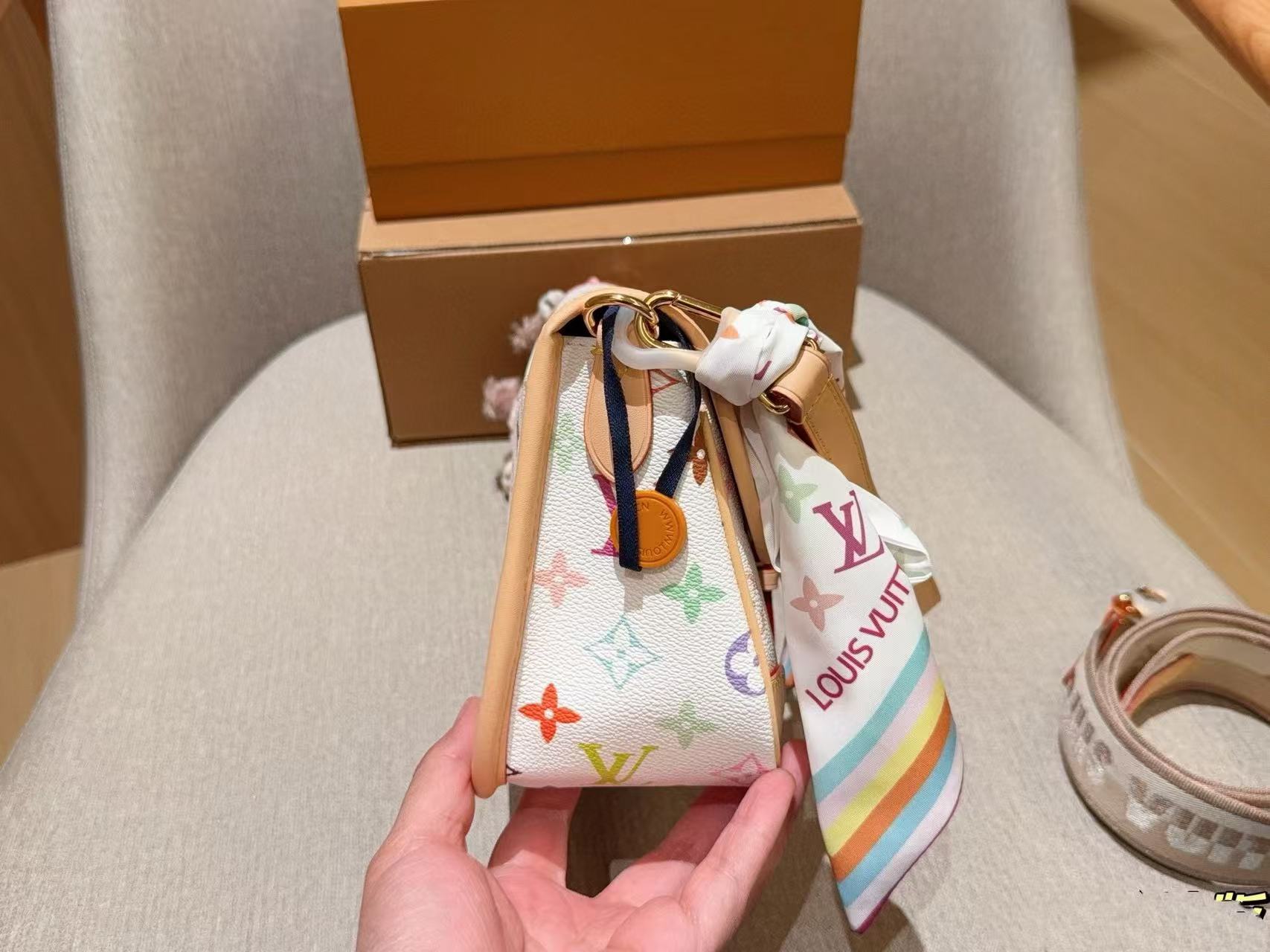 LVシルクスカーフプリントのアンダーアームバッグ【 50％割引+送料無料】