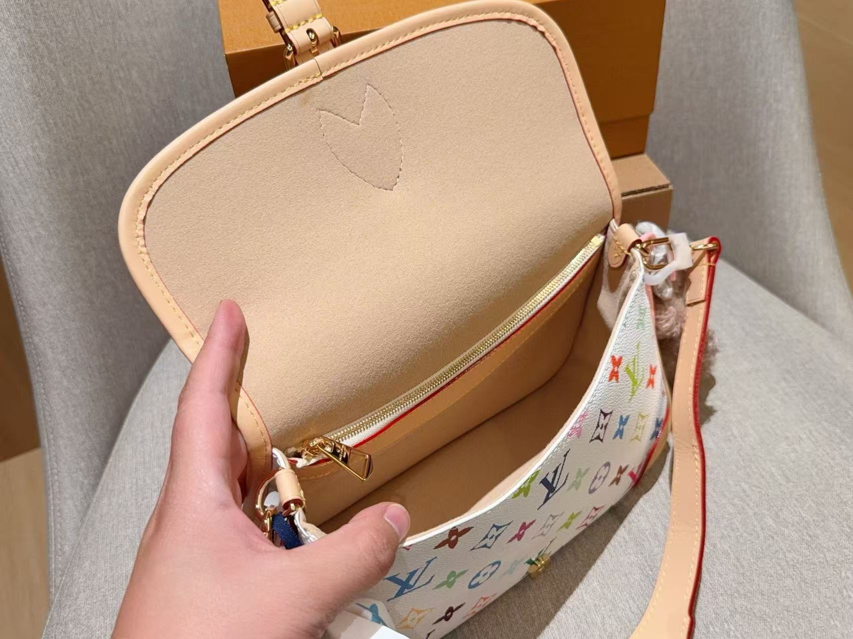 LVシルクスカーフプリントのアンダーアームバッグ【 50％割引+送料無料】