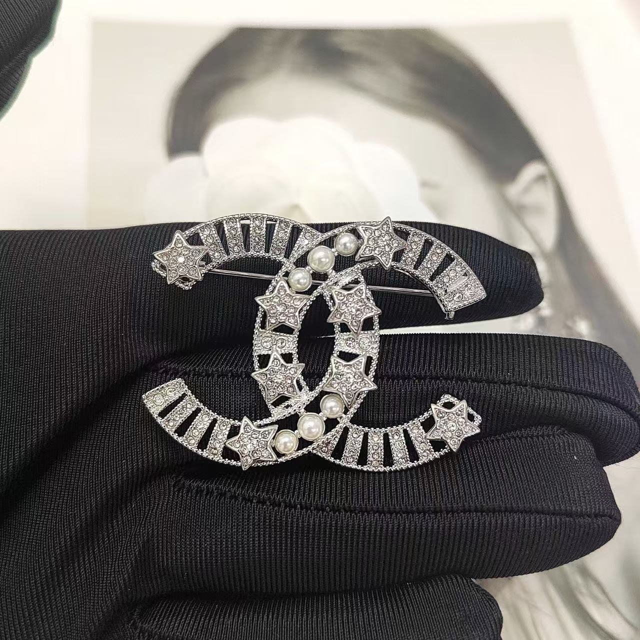 CHANE1 ダブルC ダイヤモンド パール ブローチ【 50％割引+送料無料】