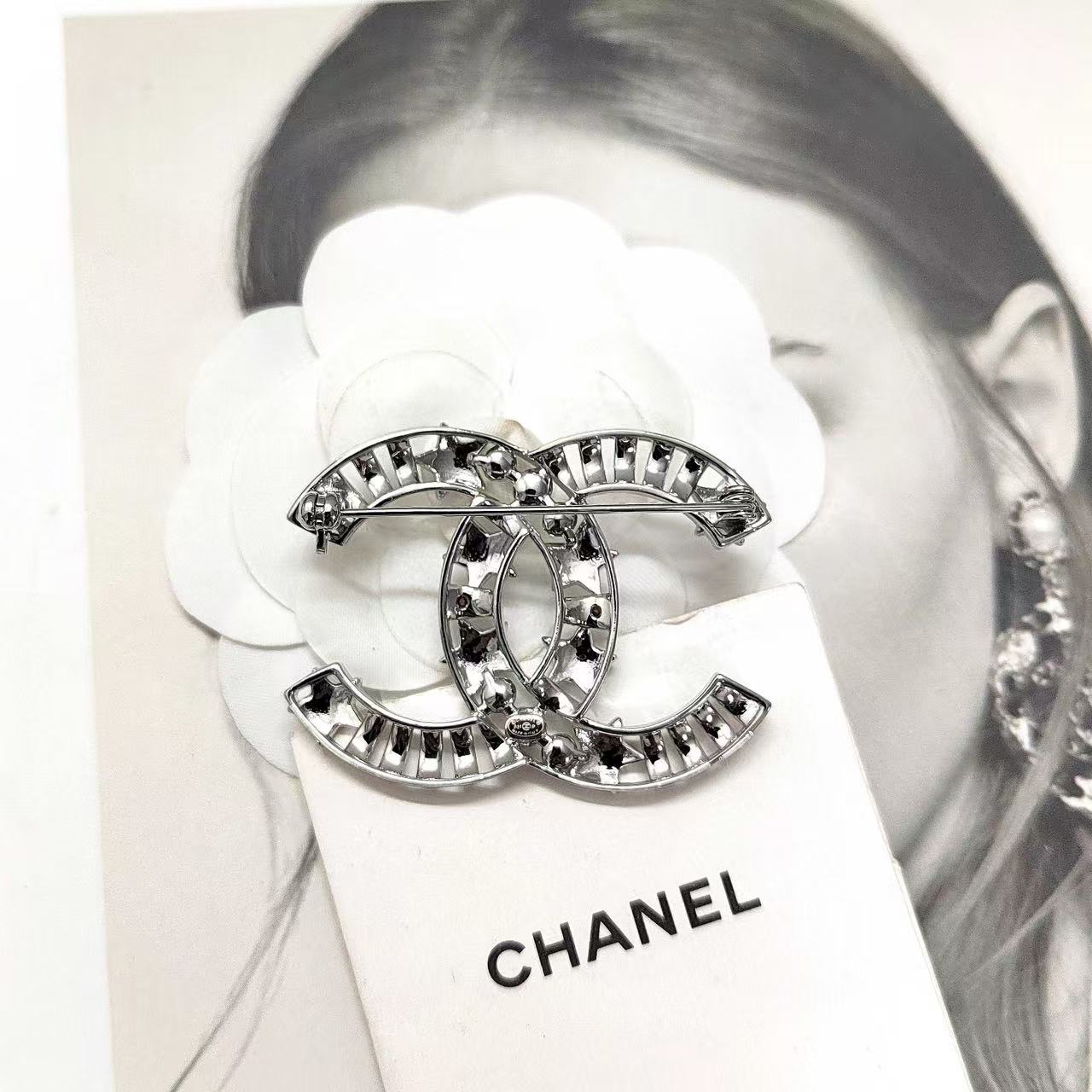 CHANE1 ダブルC ダイヤモンド パール ブローチ【 50％割引+送料無料】
