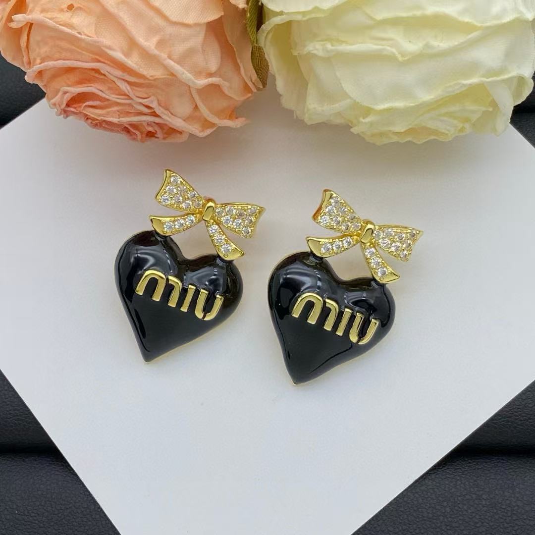 M1UM1U ボウハートイヤリング【 50％割引+送料無料】