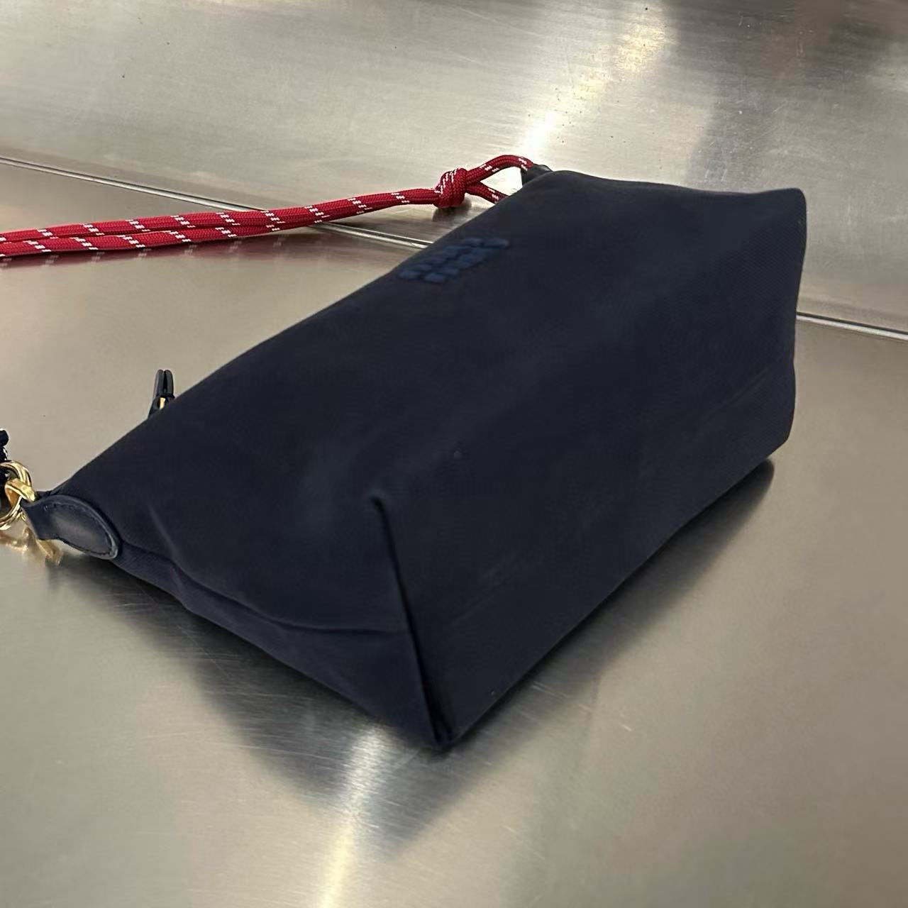 M1UM1U シンプル アンダーアームバッグ【 50％割引+送料無料】