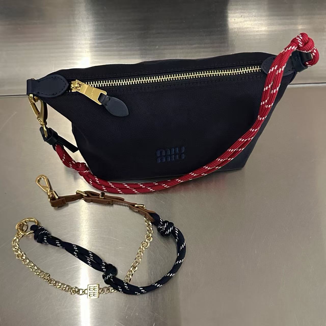 M1UM1U シンプル アンダーアームバッグ【 50％割引+送料無料】