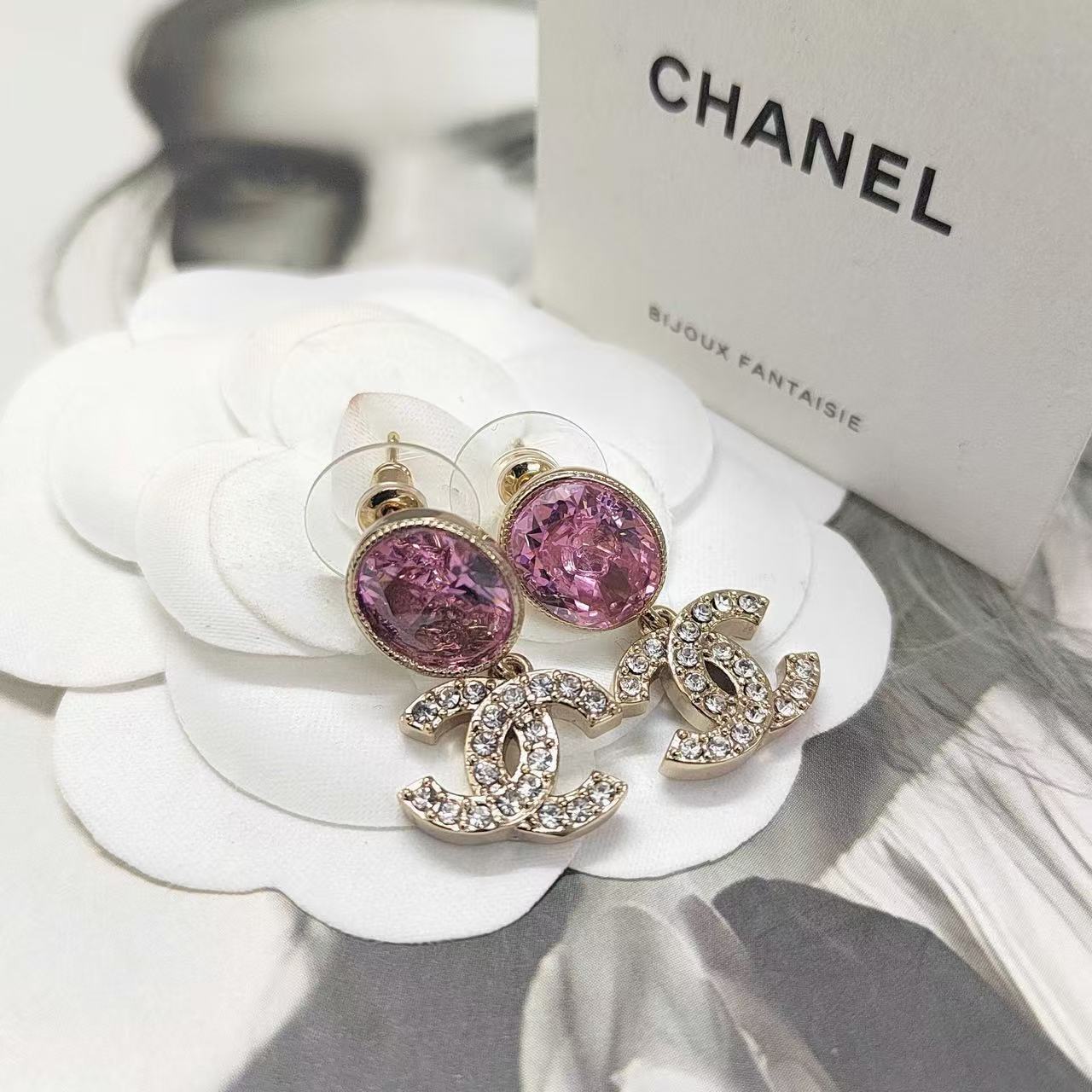 CHANE1 ダブルC フルダイヤモンド ピンクイヤリング【 50％割引+送料無料】