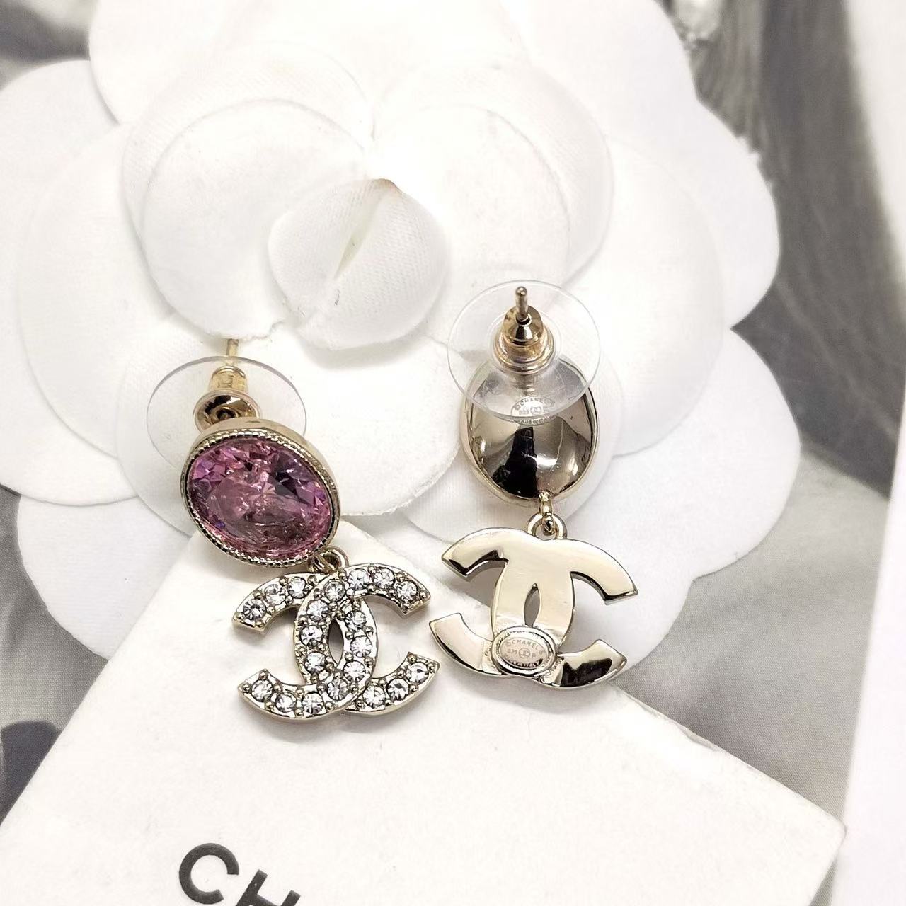 CHANE1 ダブルC フルダイヤモンド ピンクイヤリング【 50％割引+送料無料】