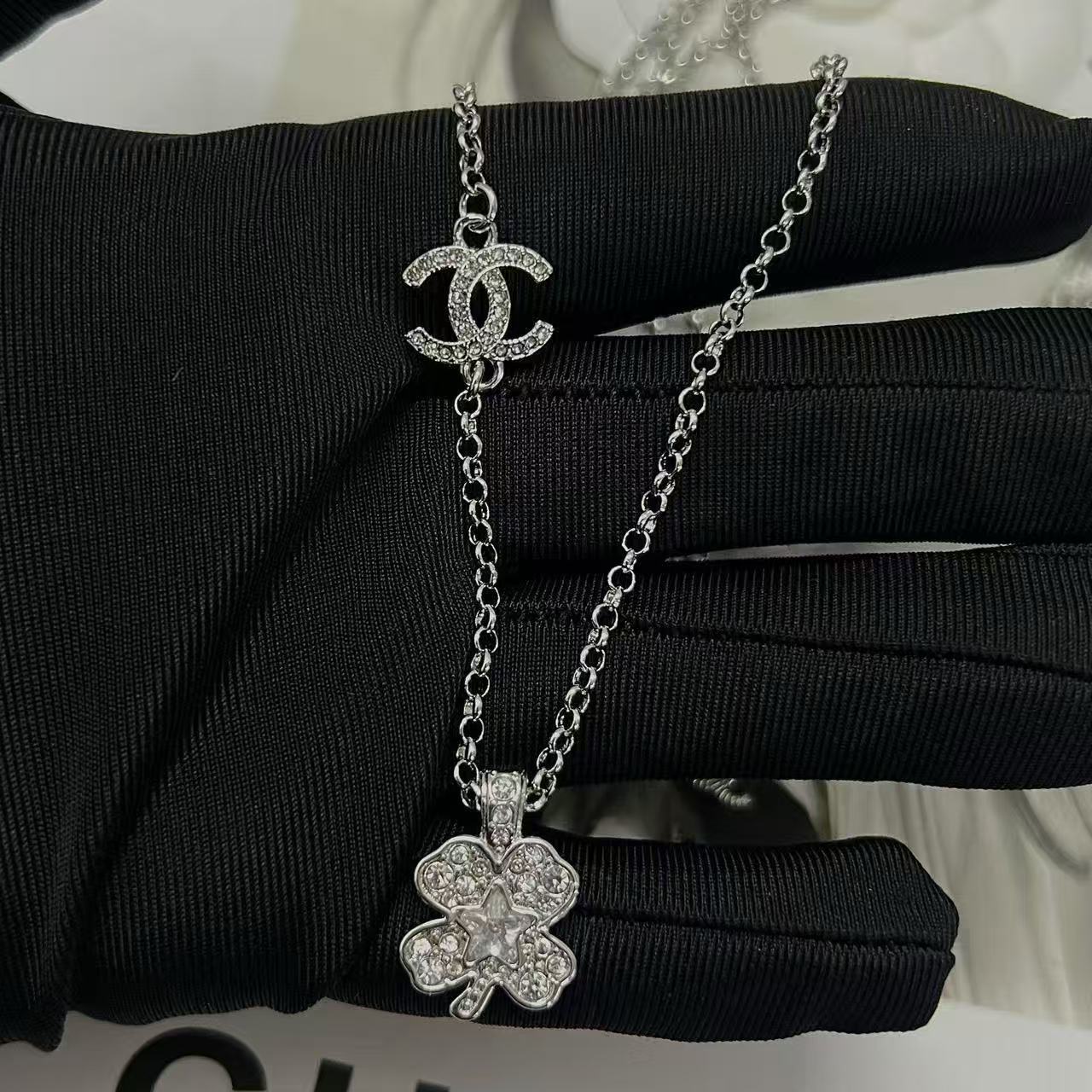 CHANE1 四つ葉のクローバー ダブルC ダイヤモンドネックレス【 50％割引+送料無料】