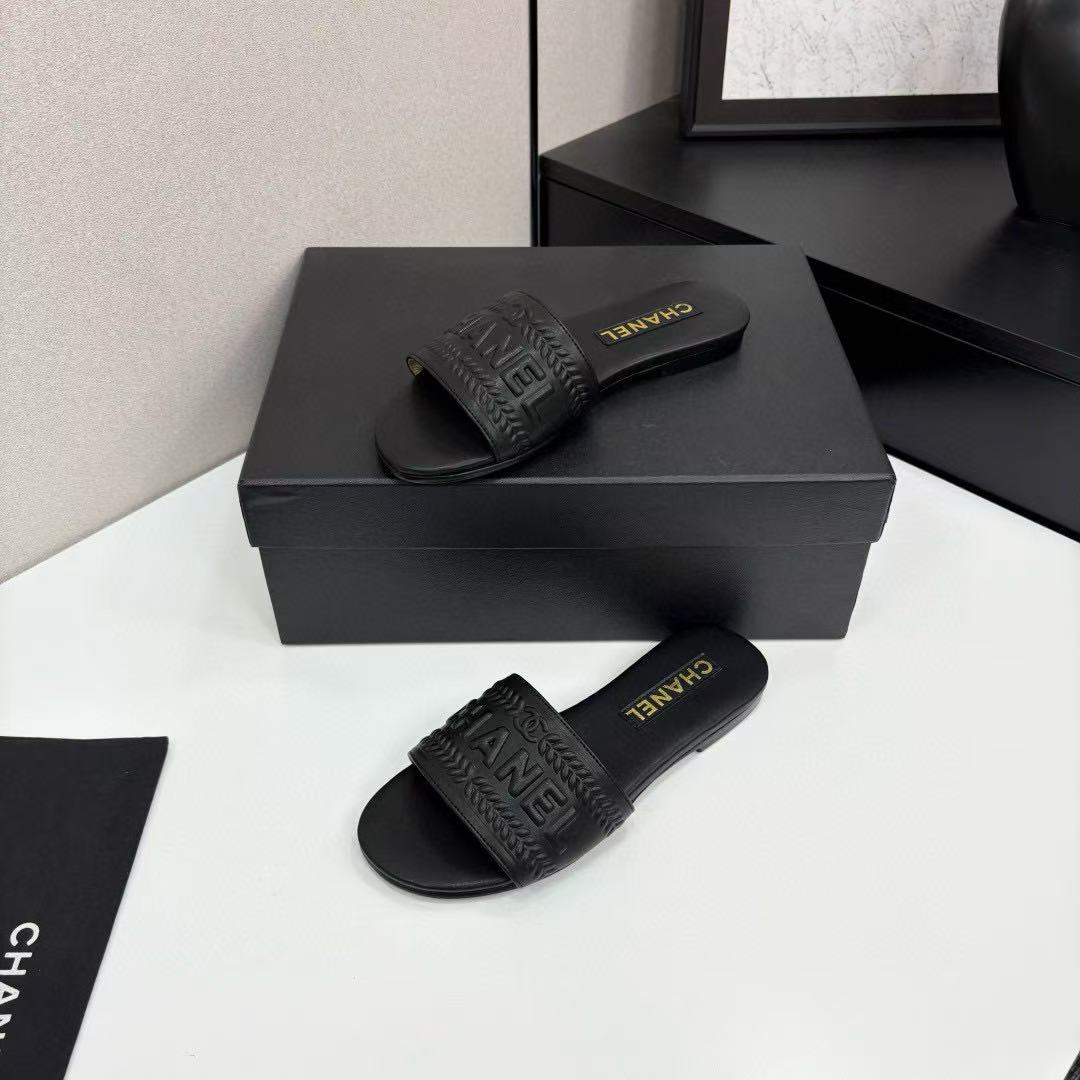 CHANE1 高品質シープスキンレタースリッパ【50％割引+送料無料】