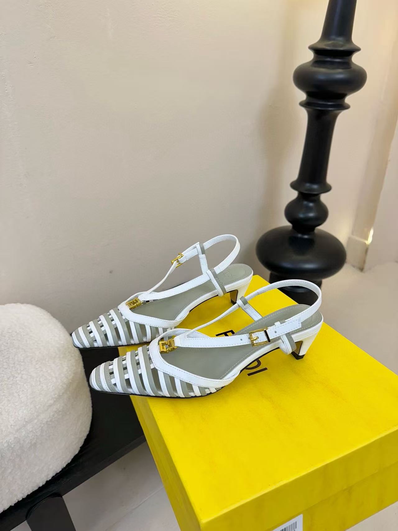 FEND1 高品質レザーサンダル【50％割引+送料無料】