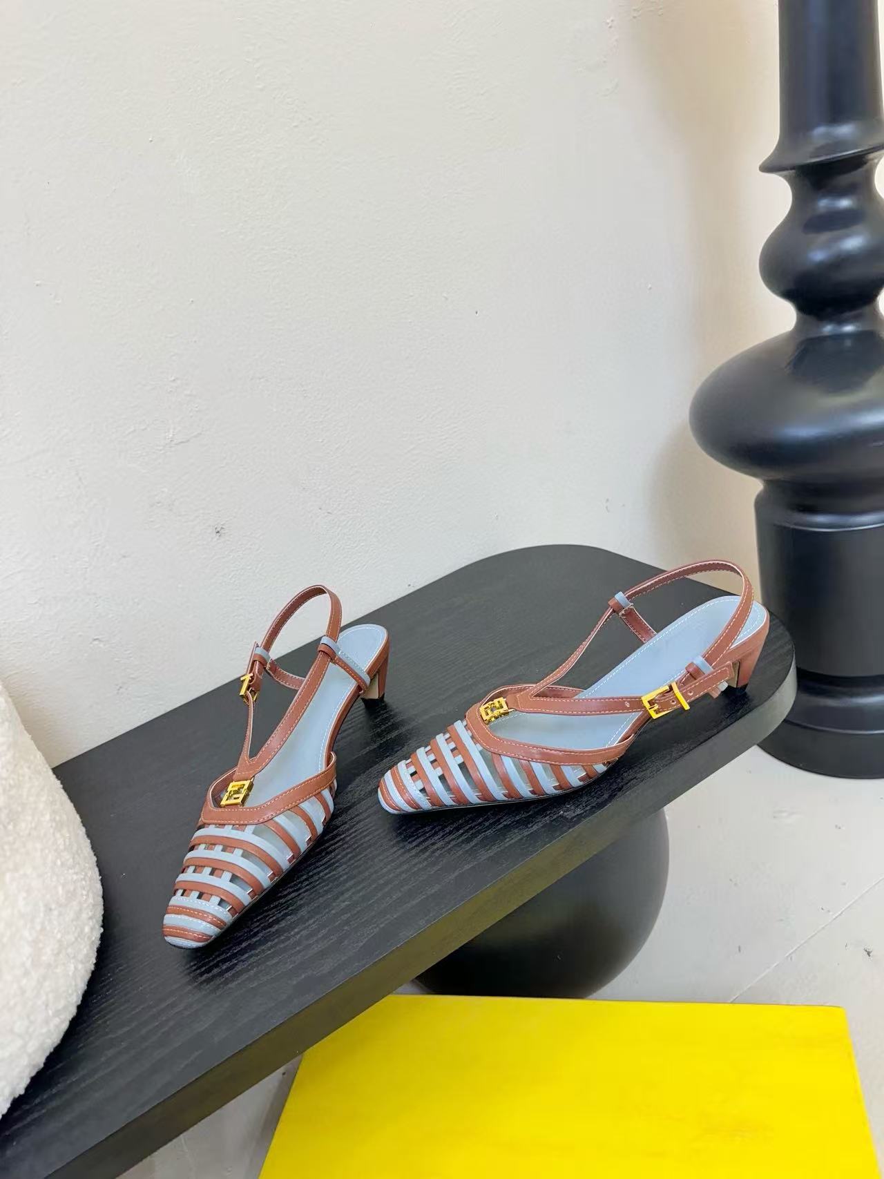 FEND1 高品質レザーサンダル【50％割引+送料無料】