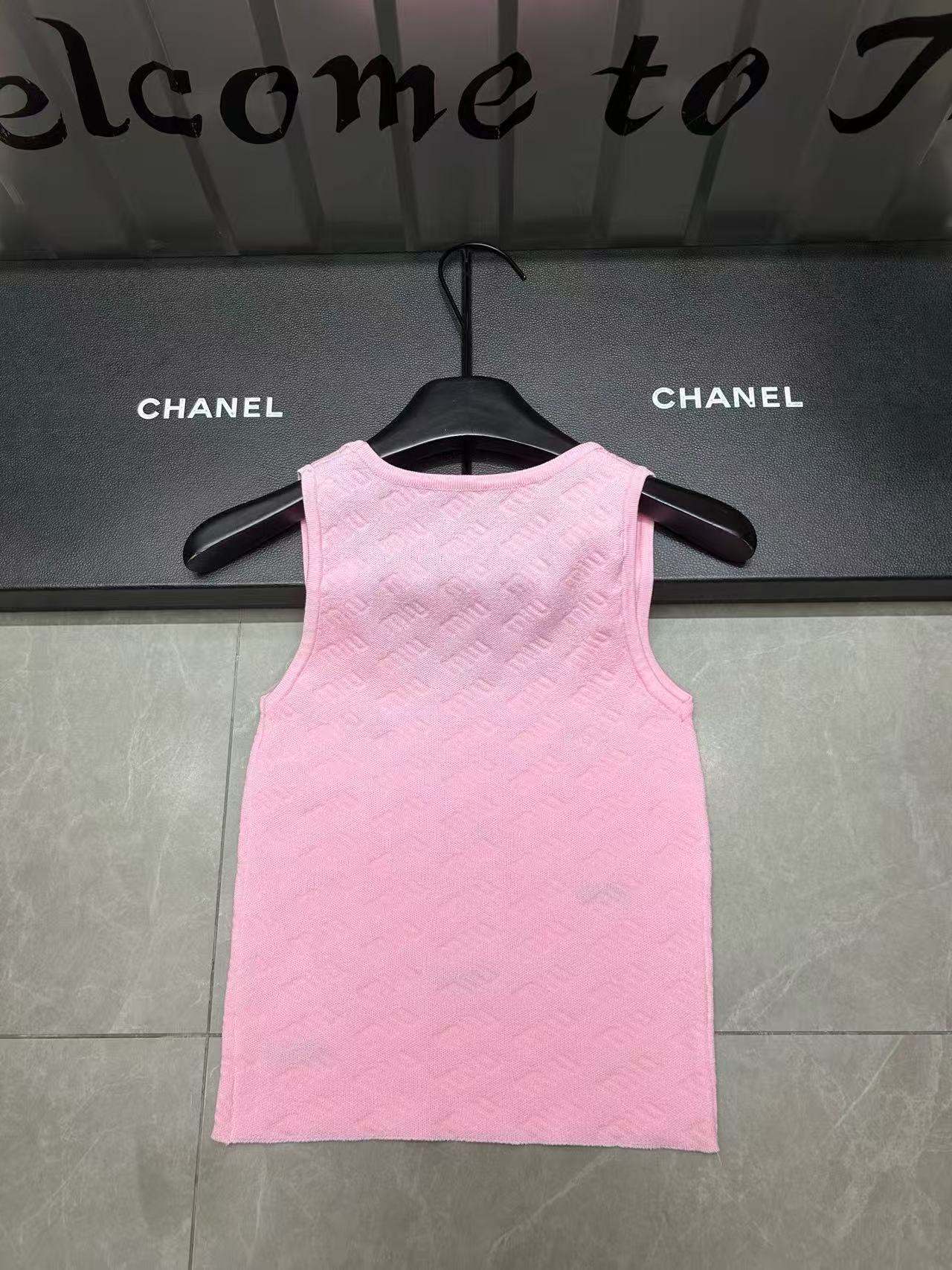 M1UM1U 刺繍レタリングウールベスト【 50％割引+送料無料】