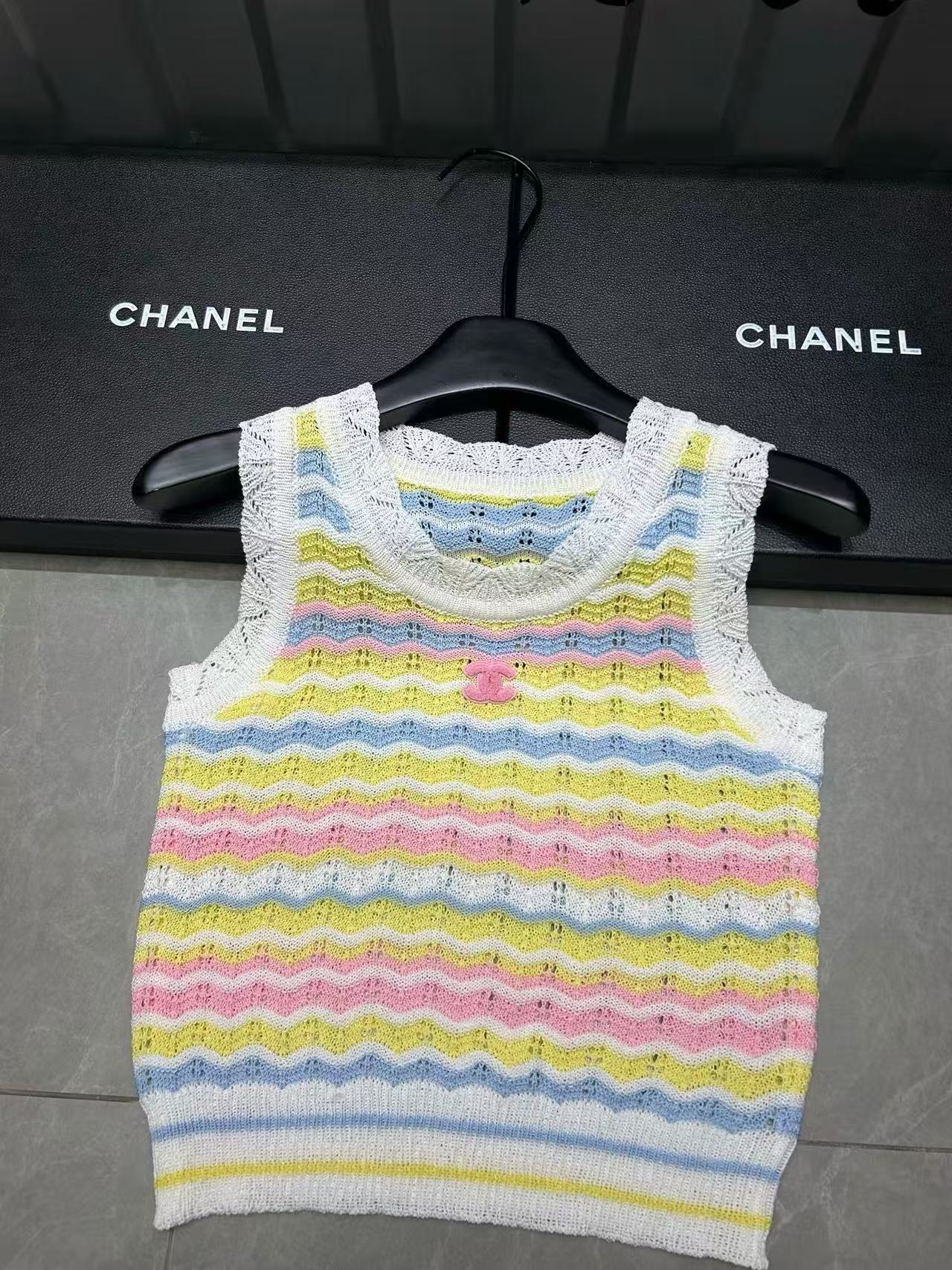 CHANE1 カラフルウェーブニットベスト【 50％割引+送料無料】