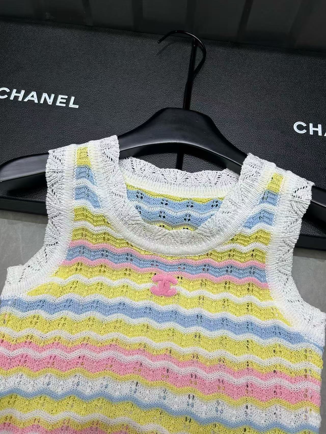 CHANE1 カラフルウェーブニットベスト【 50％割引+送料無料】