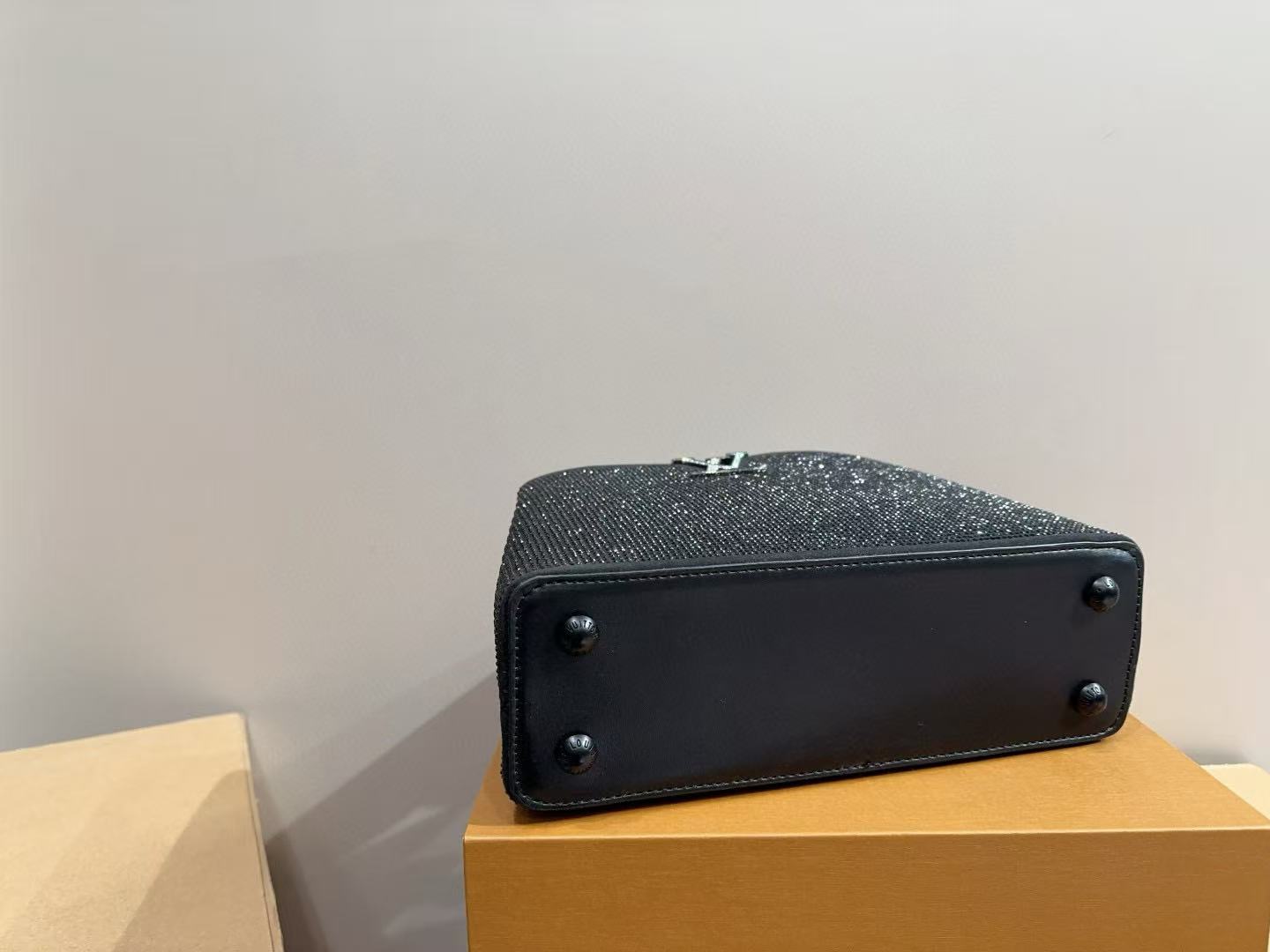 LV capucinesダイヤモンドハンドバッグ 【 50％割引+送料無料】