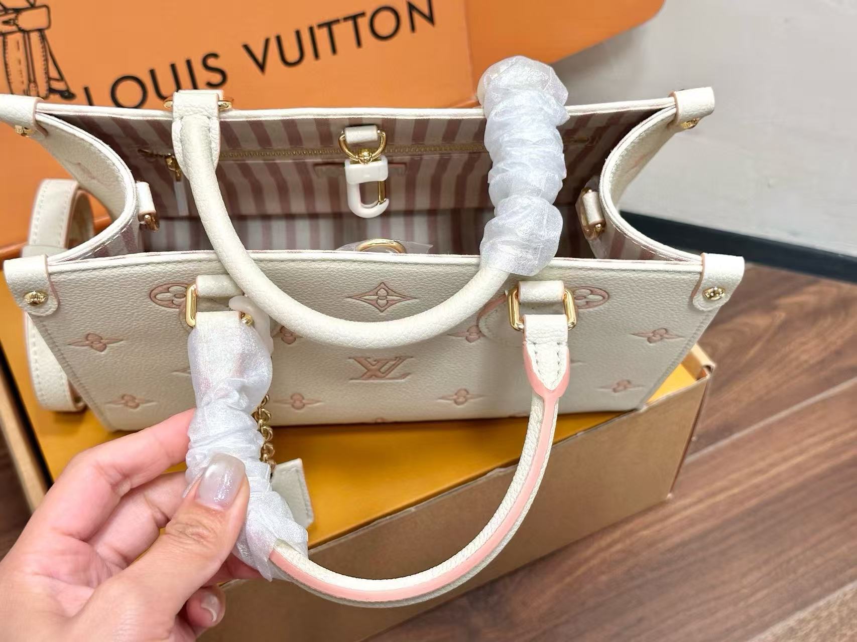 LVクリームホワイトジャングルショッピングバッグ【 50％割引+送料無料】