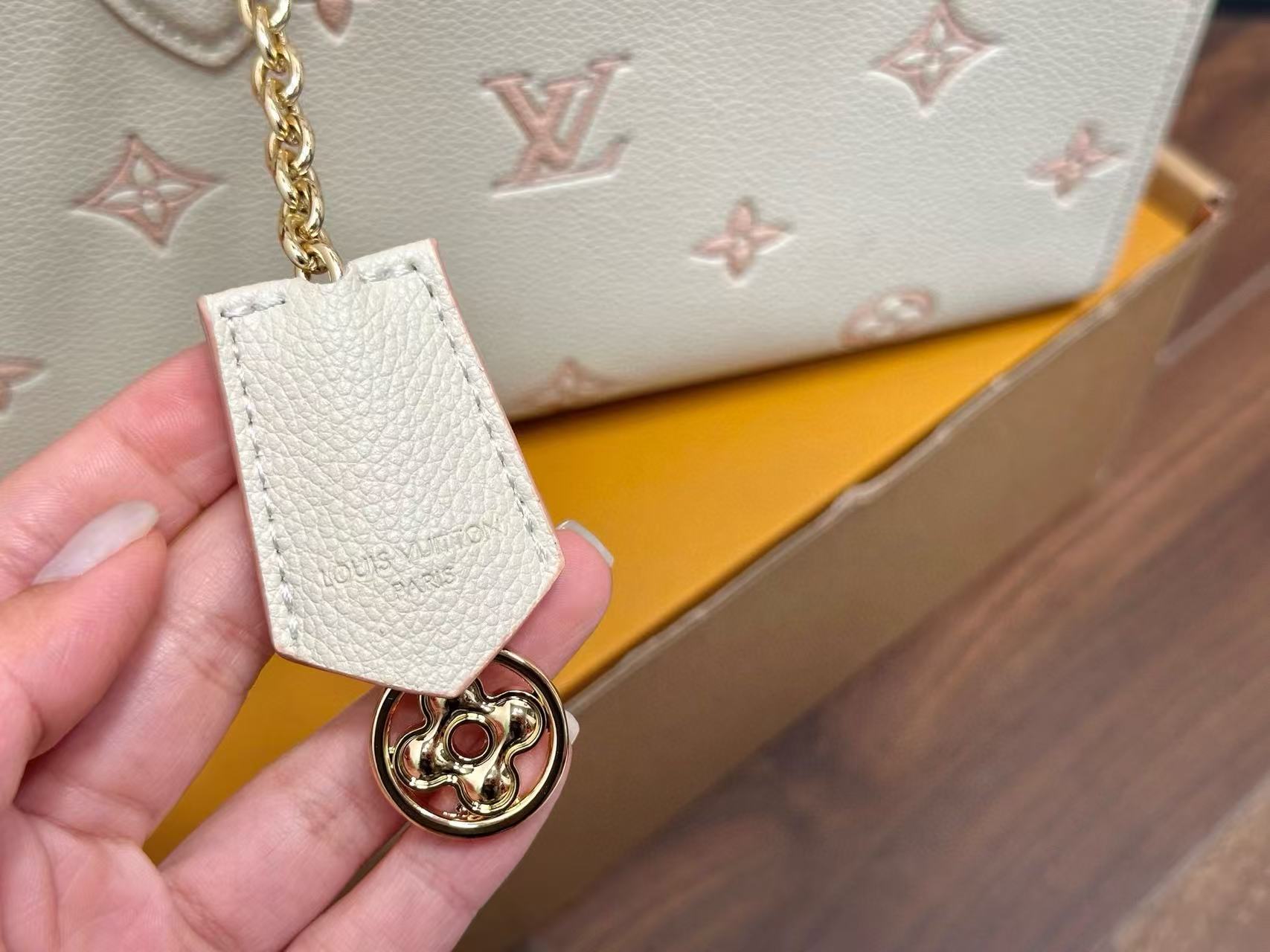 LVクリームホワイトジャングルショッピングバッグ【 50％割引+送料無料】