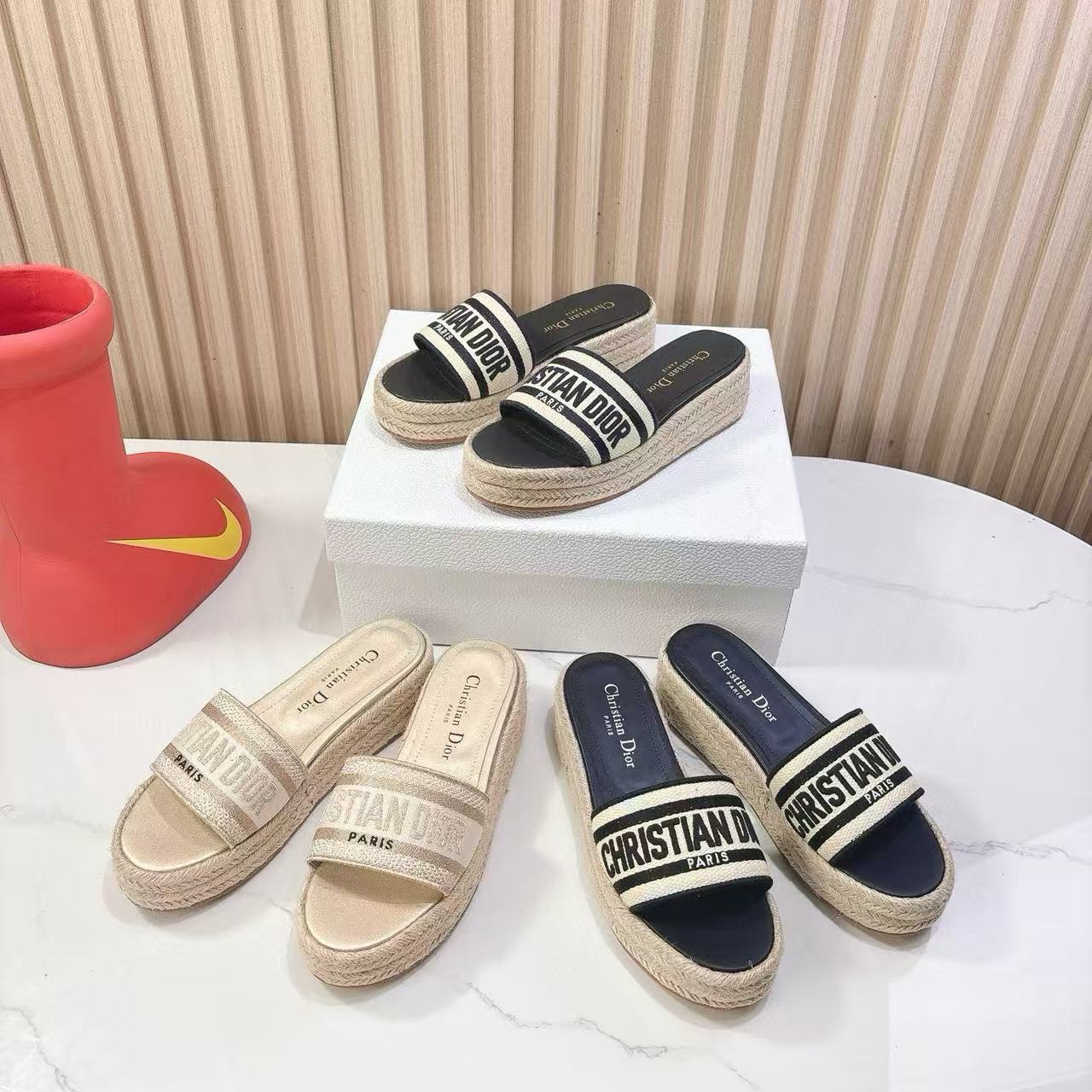 DI0Rの高品質刺繍編み厚底シューズ【50％割引+送料無料】