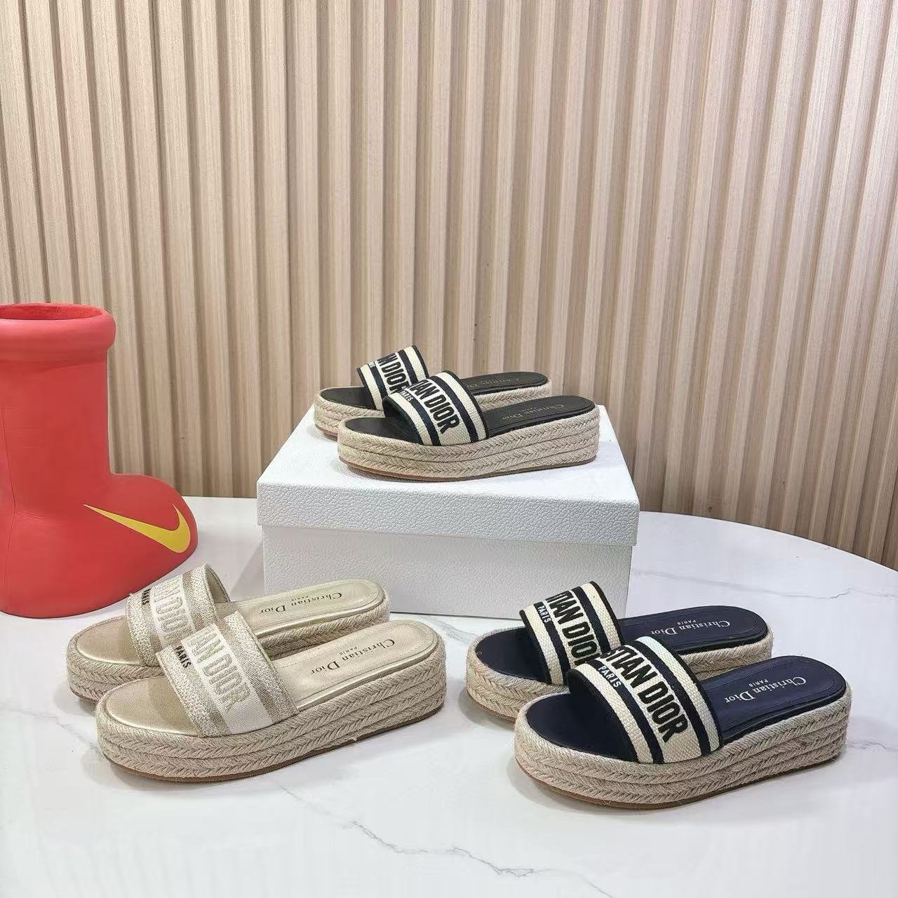 DI0Rの高品質刺繍編み厚底シューズ【50％割引+送料無料】