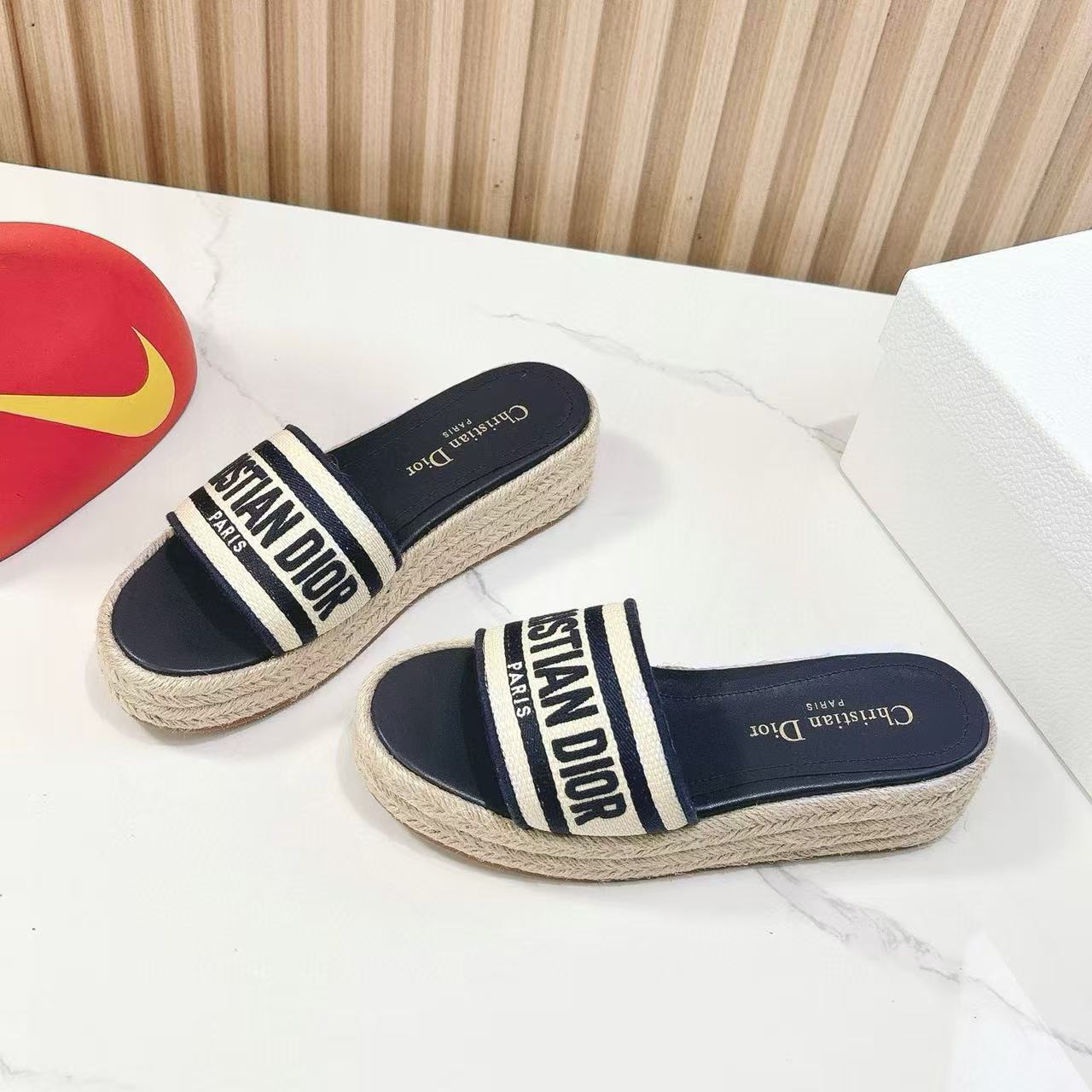 DI0Rの高品質刺繍編み厚底シューズ【50％割引+送料無料】