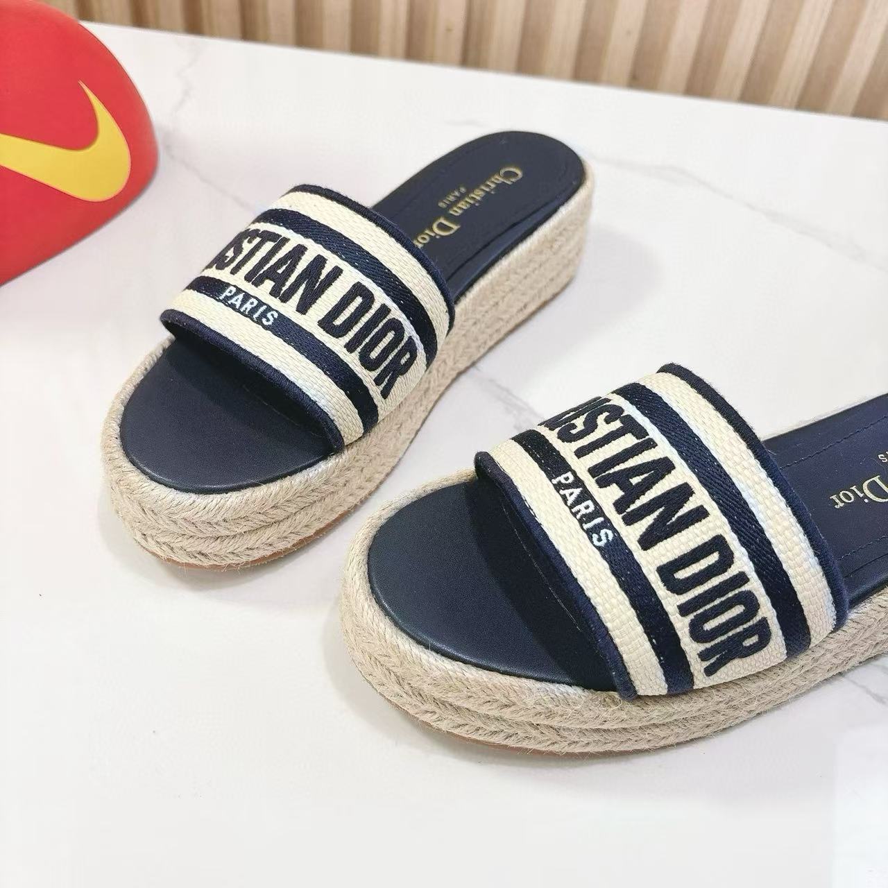 DI0Rの高品質刺繍編み厚底シューズ【50％割引+送料無料】