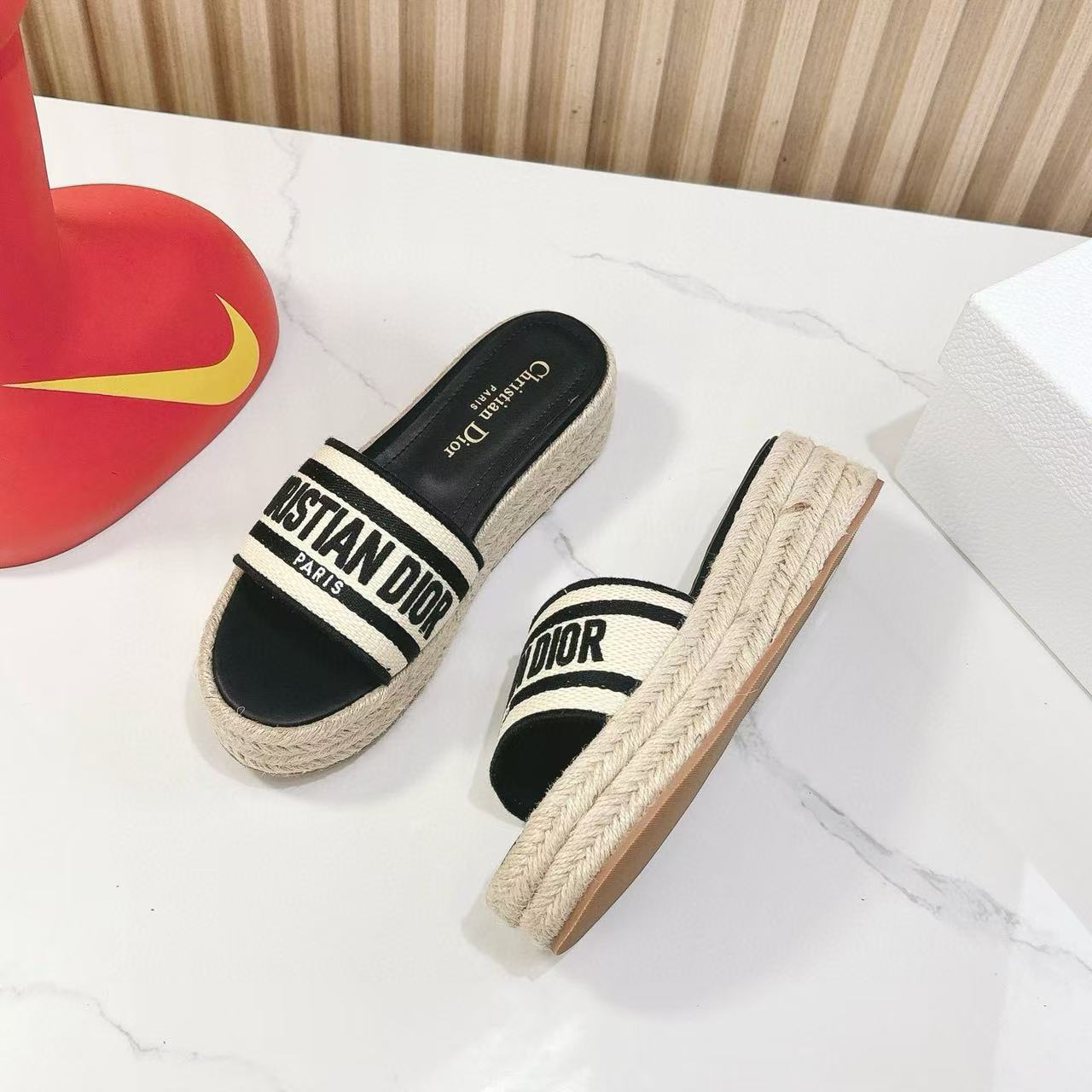 DI0Rの高品質刺繍編み厚底シューズ【50％割引+送料無料】