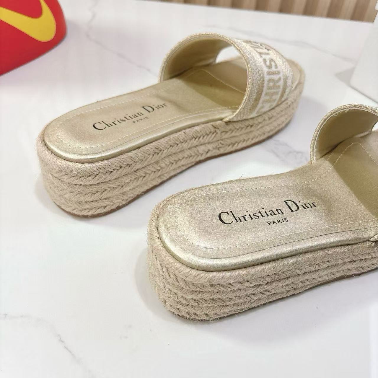 DI0Rの高品質刺繍編み厚底シューズ【50％割引+送料無料】