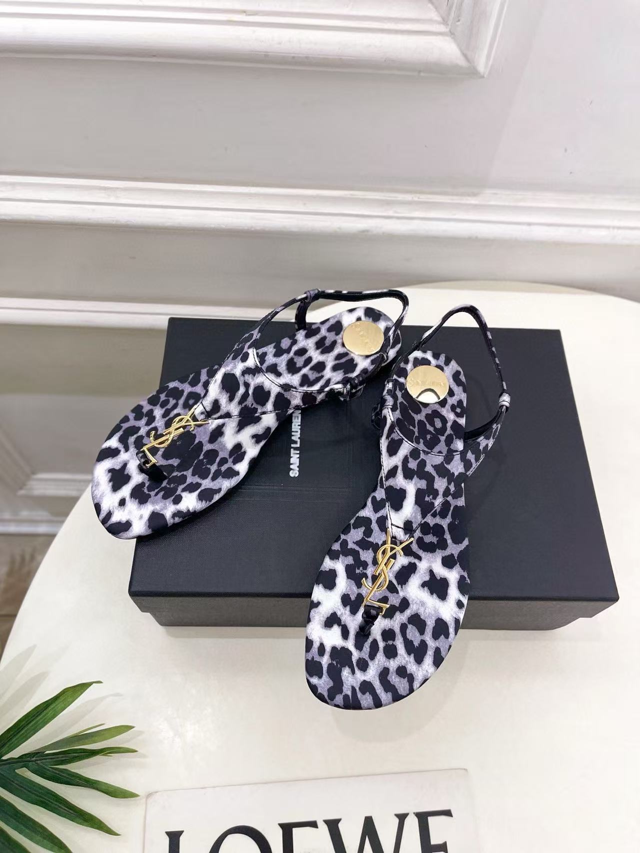 YSLの高品質ヒョウ柄ビーチサンダル【50％割引+送料無料】