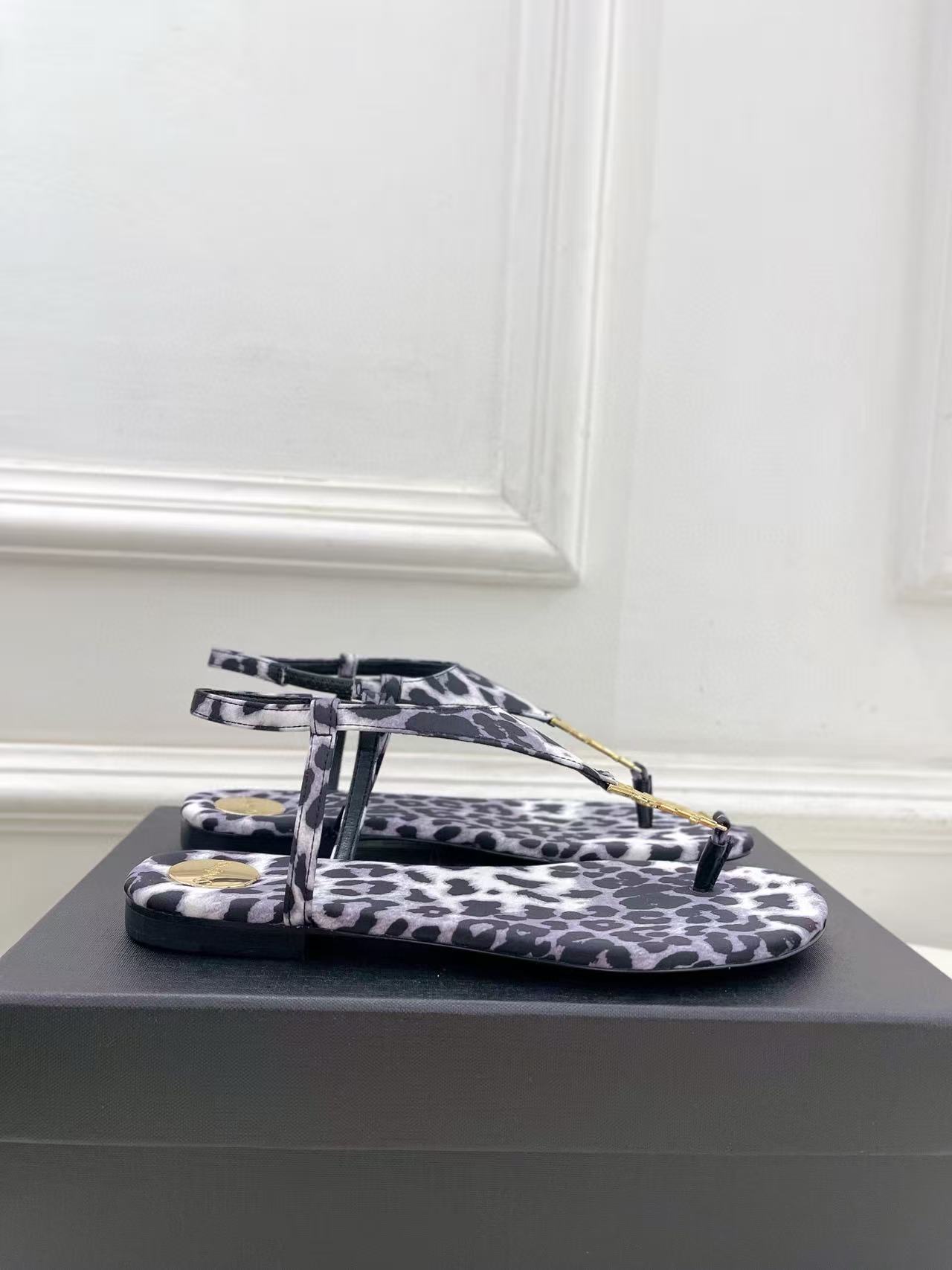YSLの高品質ヒョウ柄ビーチサンダル【50％割引+送料無料】