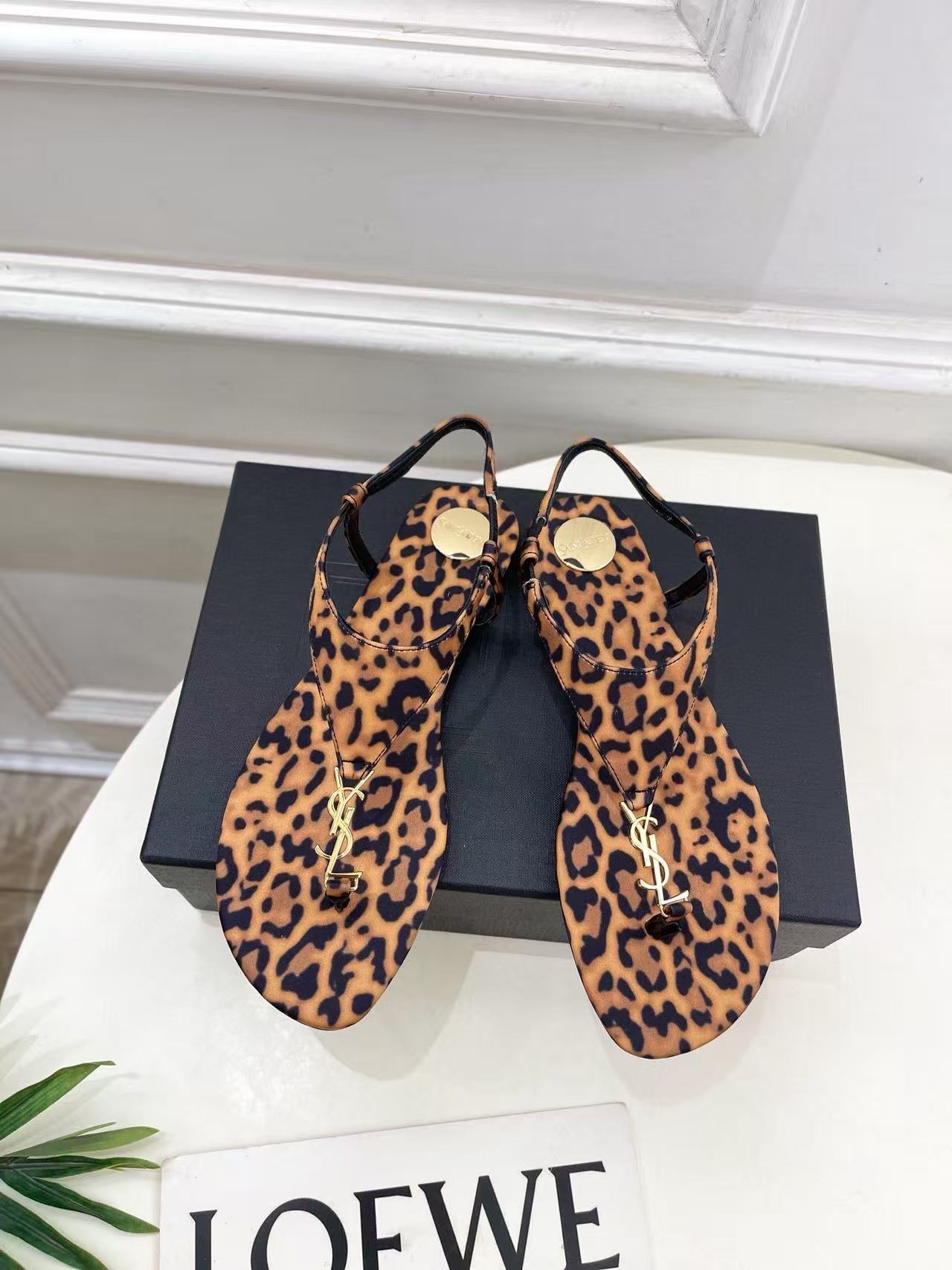 YSLの高品質ヒョウ柄ビーチサンダル【50％割引+送料無料】